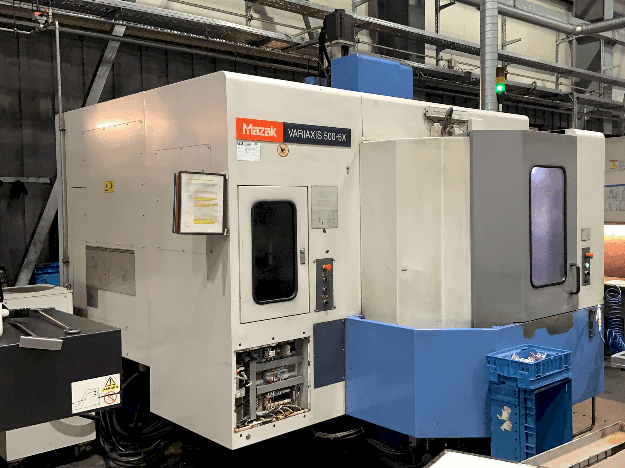 Mašīnas Mazak VARIAXIS 500 5X pretskats
