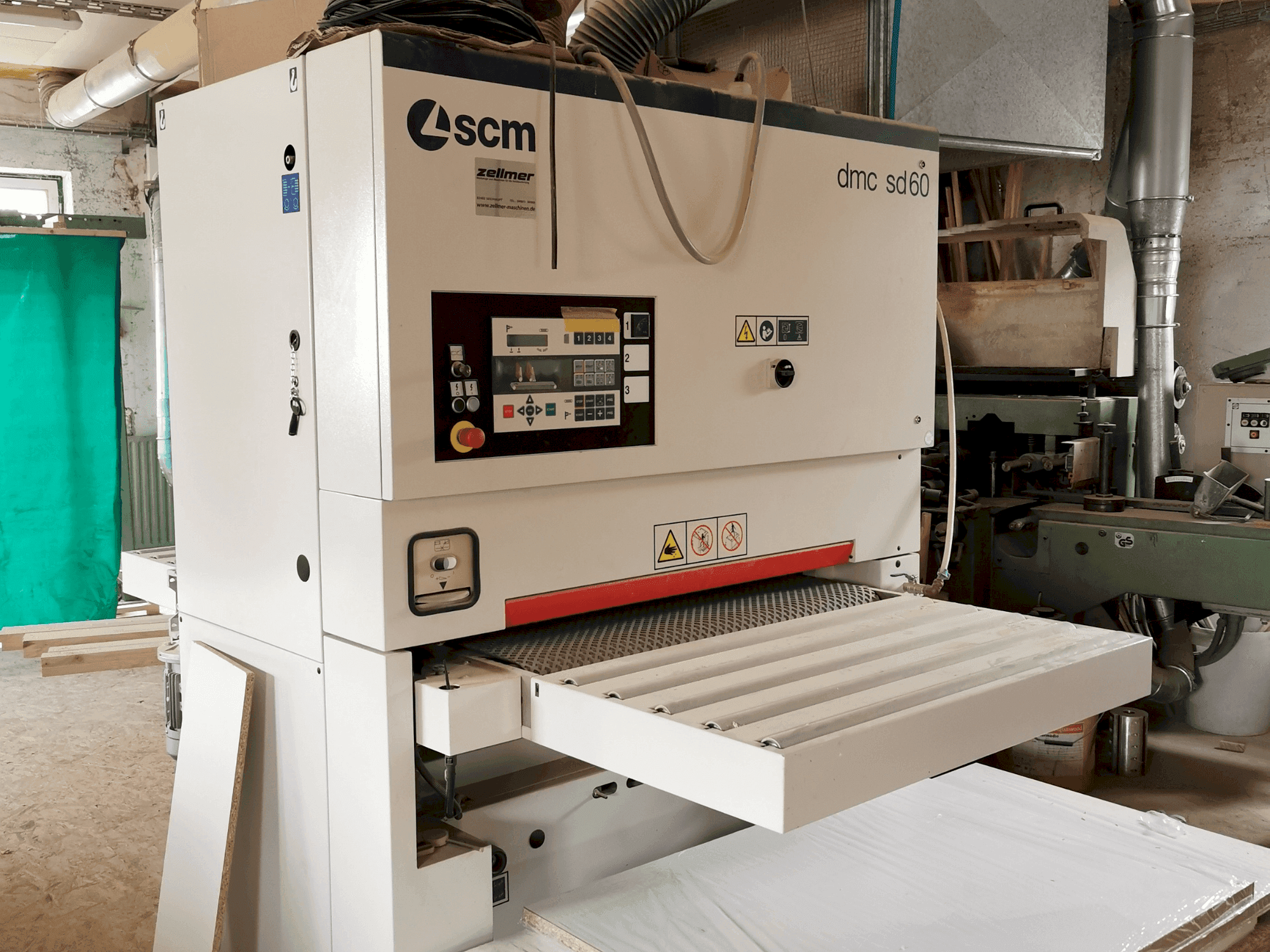 Mašīnas SCM DMC sd60 pretskats