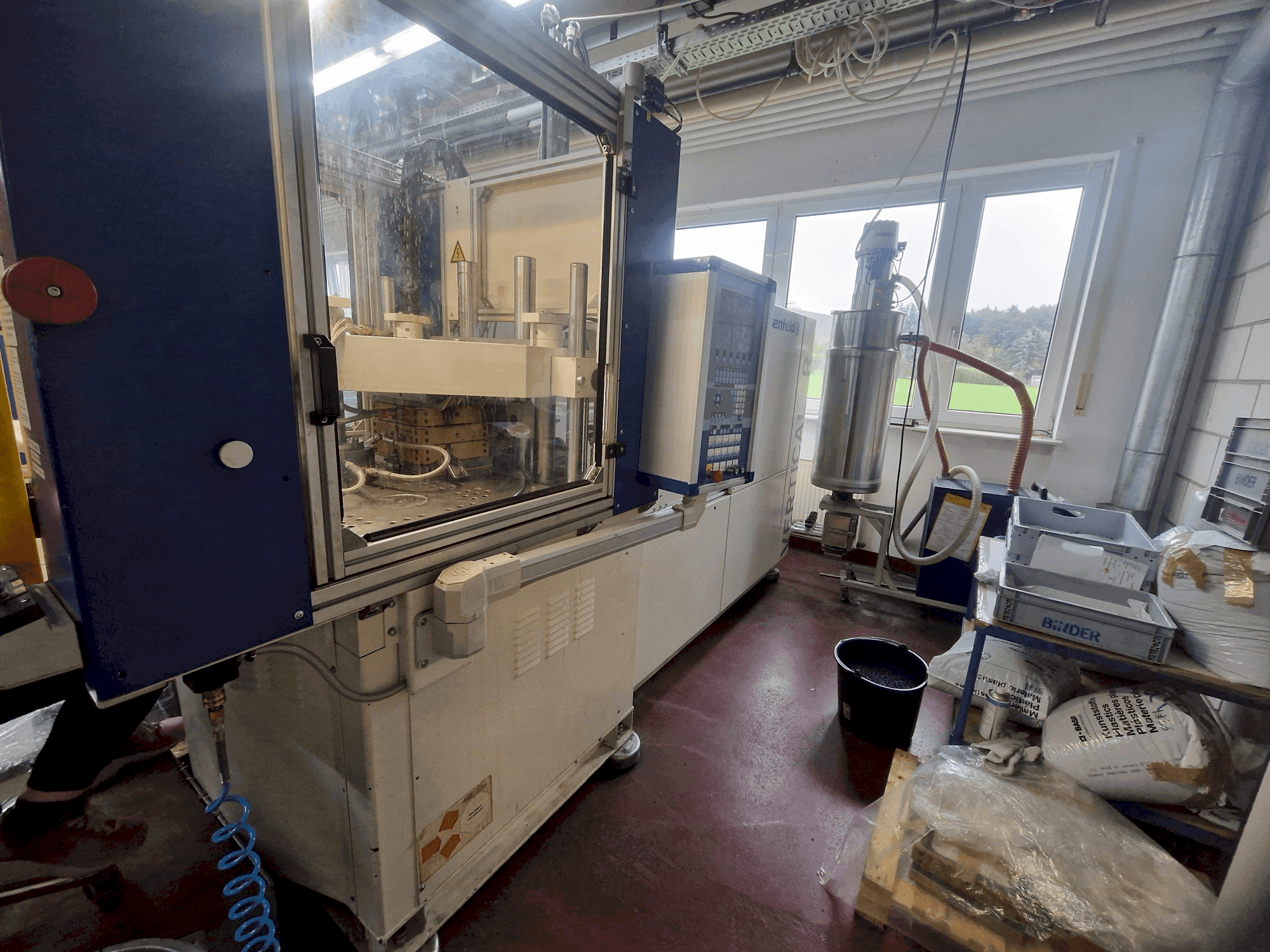 Mašīnas Battenfeld Vertical R60 125H (2002) pretskats