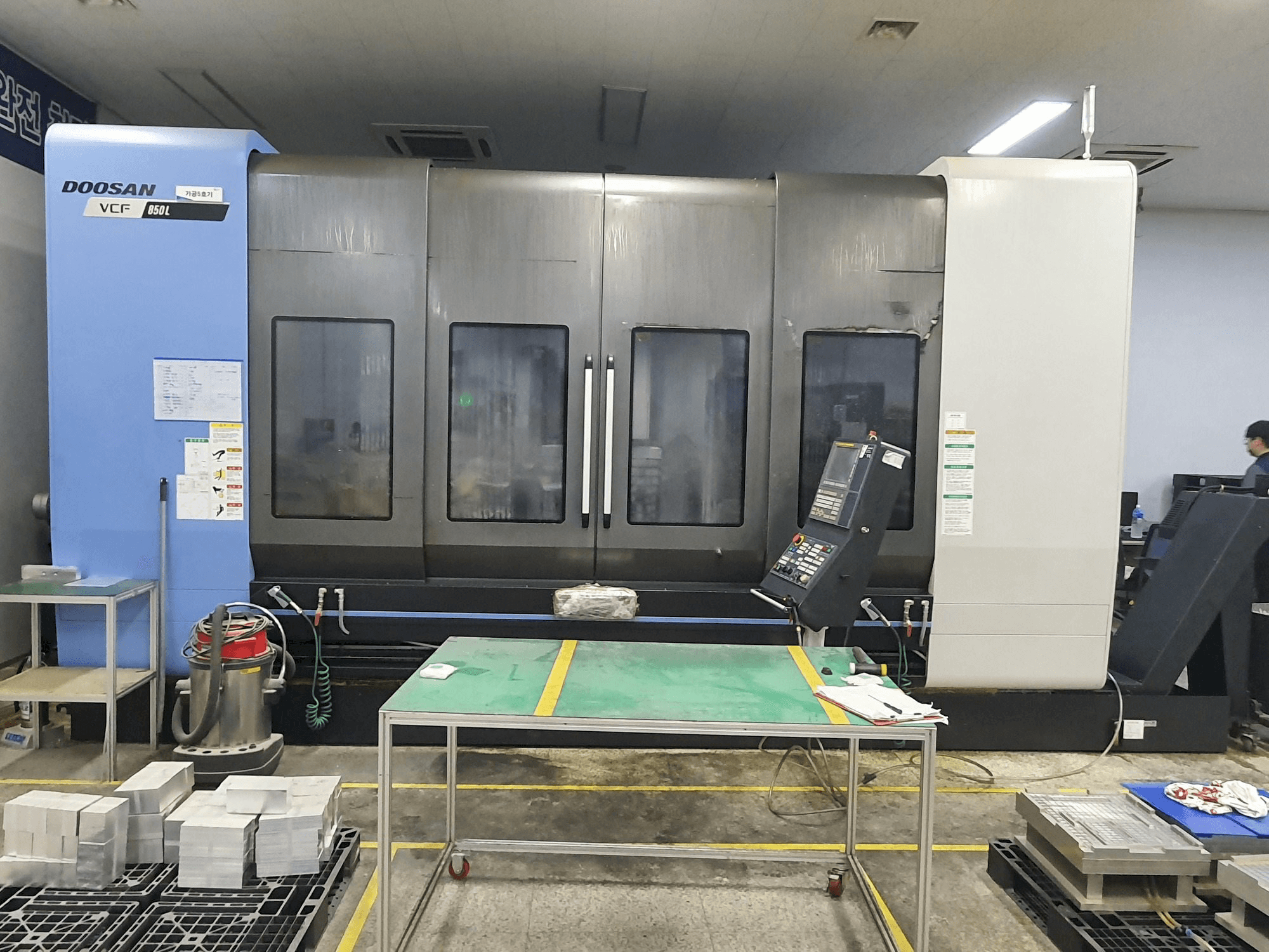 Mašīnas Doosan VCF850L pretskats