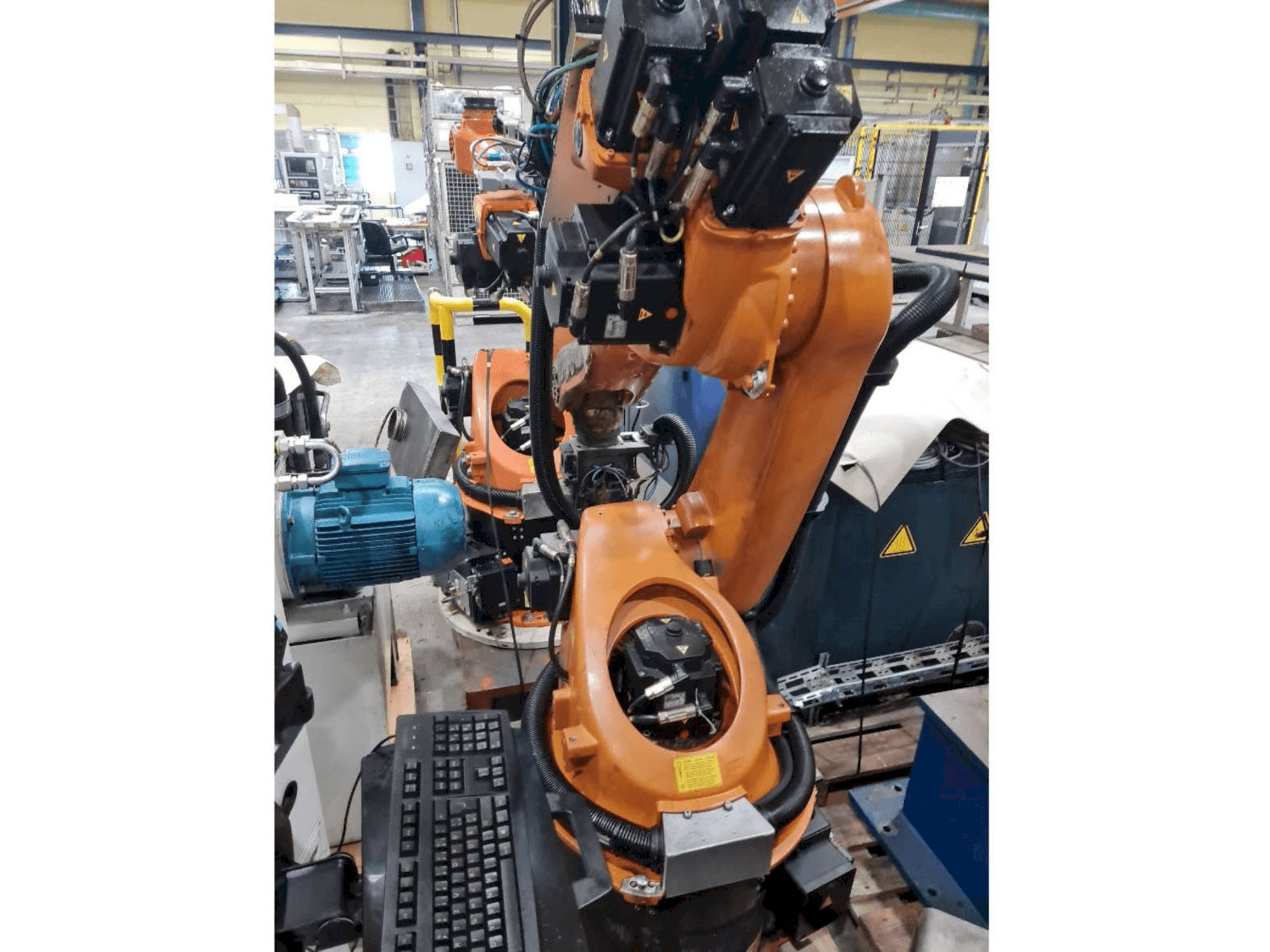 Mašīnas KUKA KR30-3 pretskats