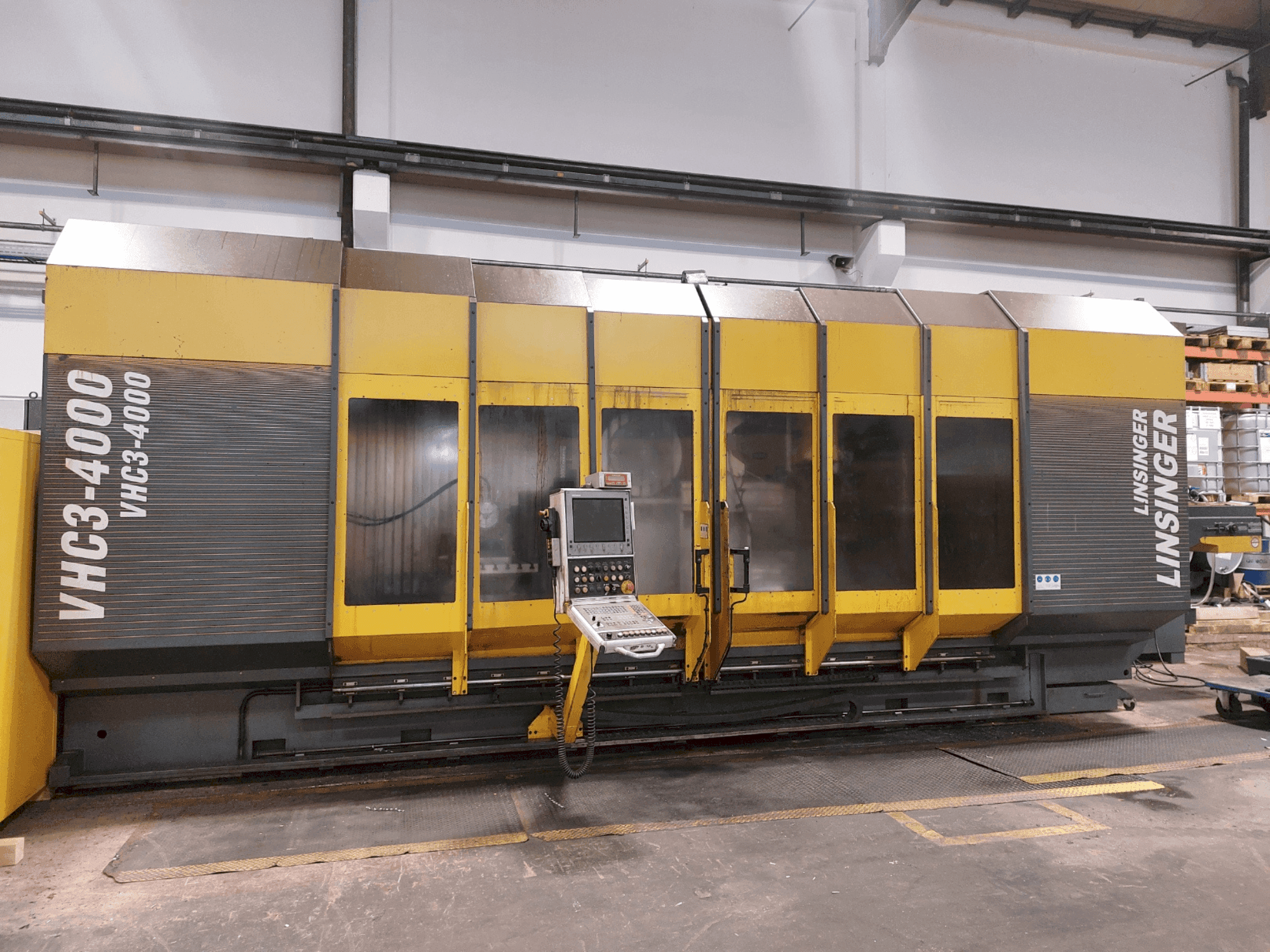 Mašīnas AXA VHC 3-4000 M/2E pretskats