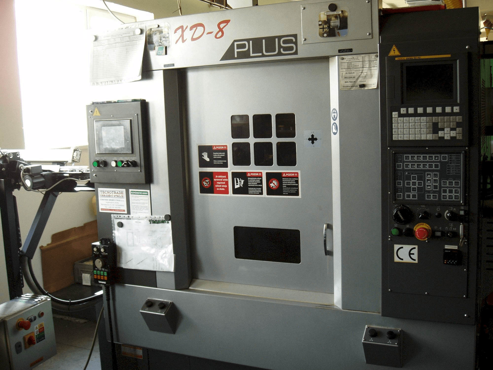 Mašīnas Takamaz XD-8 Plus pretskats