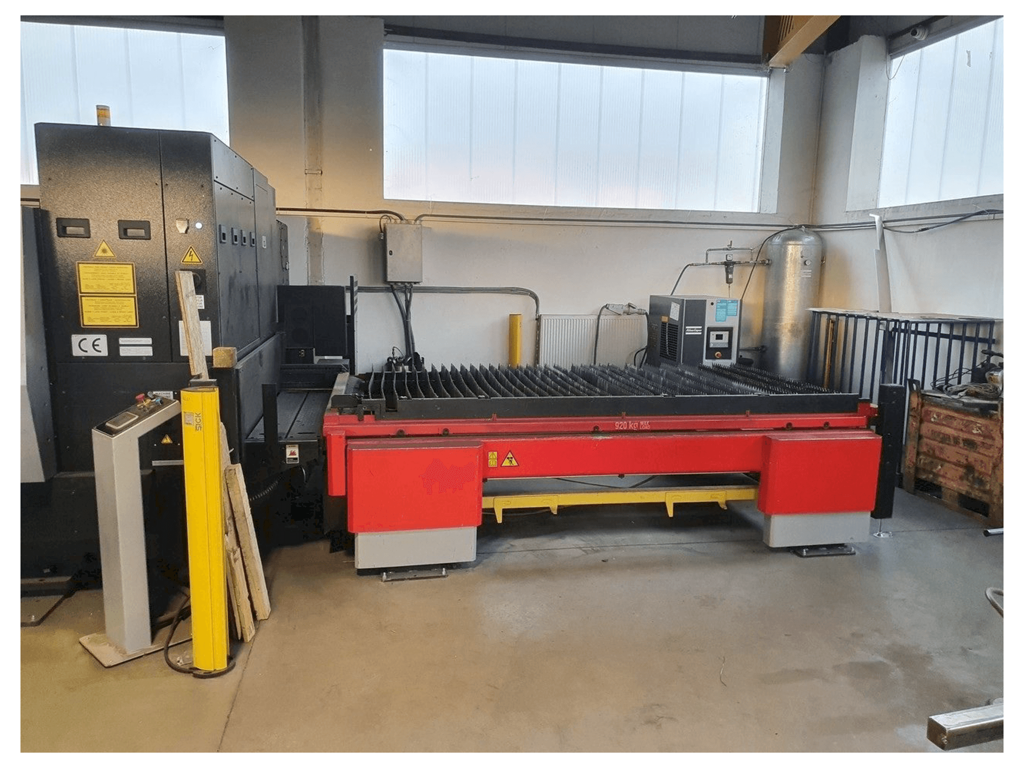 Mašīnas AMADA 3015 AJ pretskats