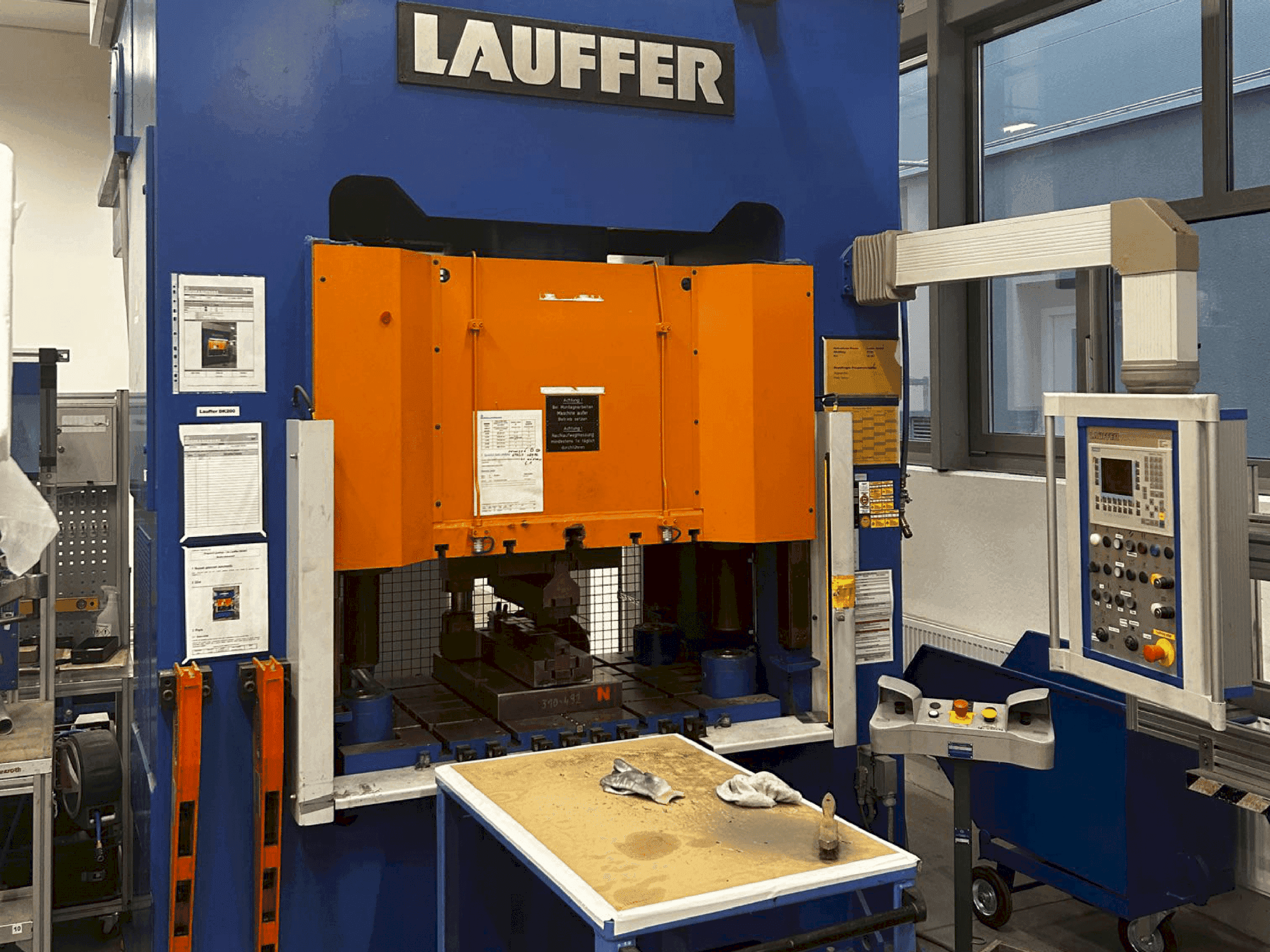 Mašīnas LAUFFER DK 200 (2007) pretskats