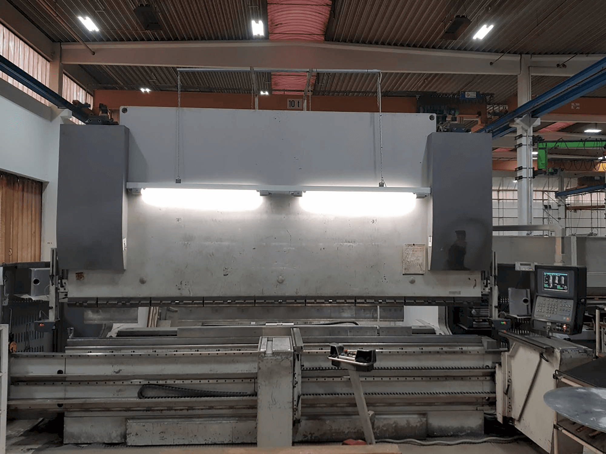 Mašīnas EHT Multipress 300-40 pretskats