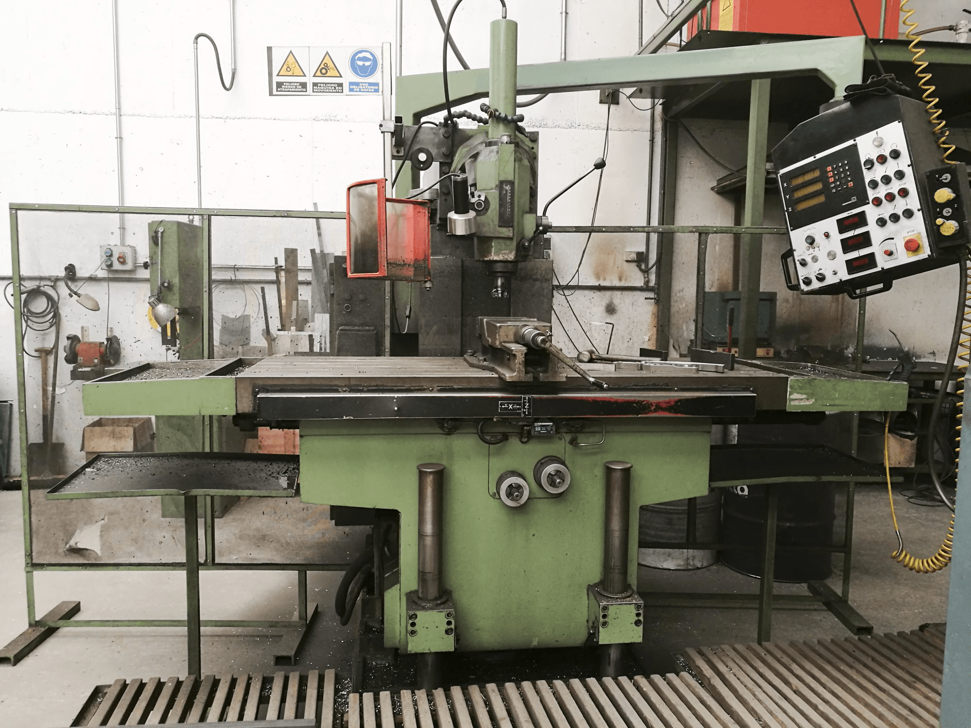 Mašīnas CME F4 CMC pretskats