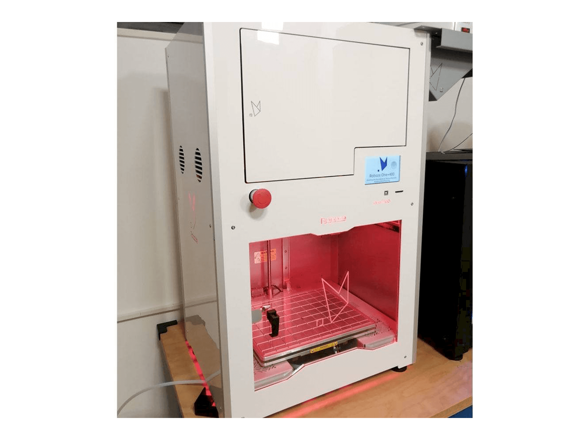 Mašīnas Roboze One Plus 400 pretskats