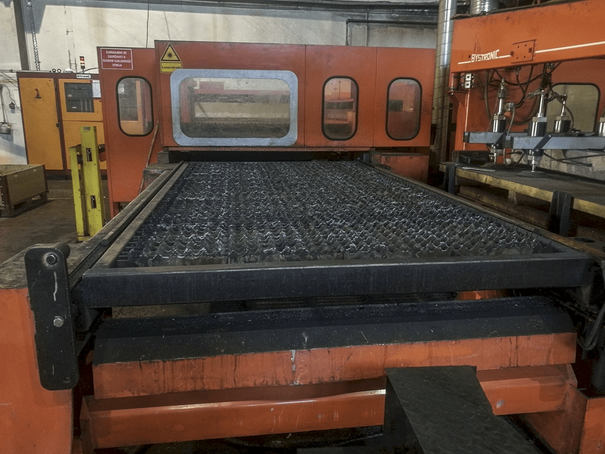 Mašīnas Bystronic Bystar 3015 pretskats