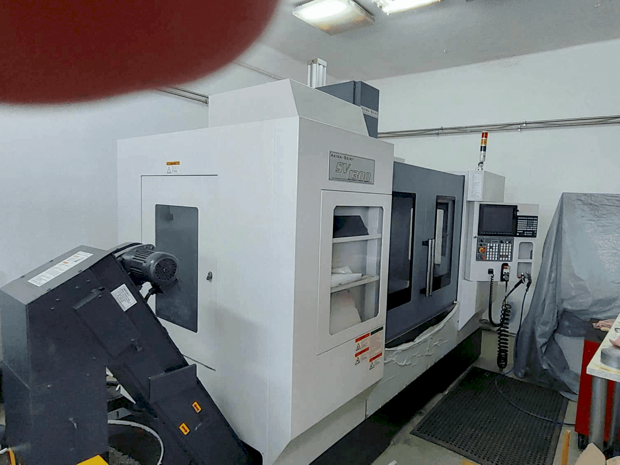 Mašīnas Akira Seiki SVI300 pretskats