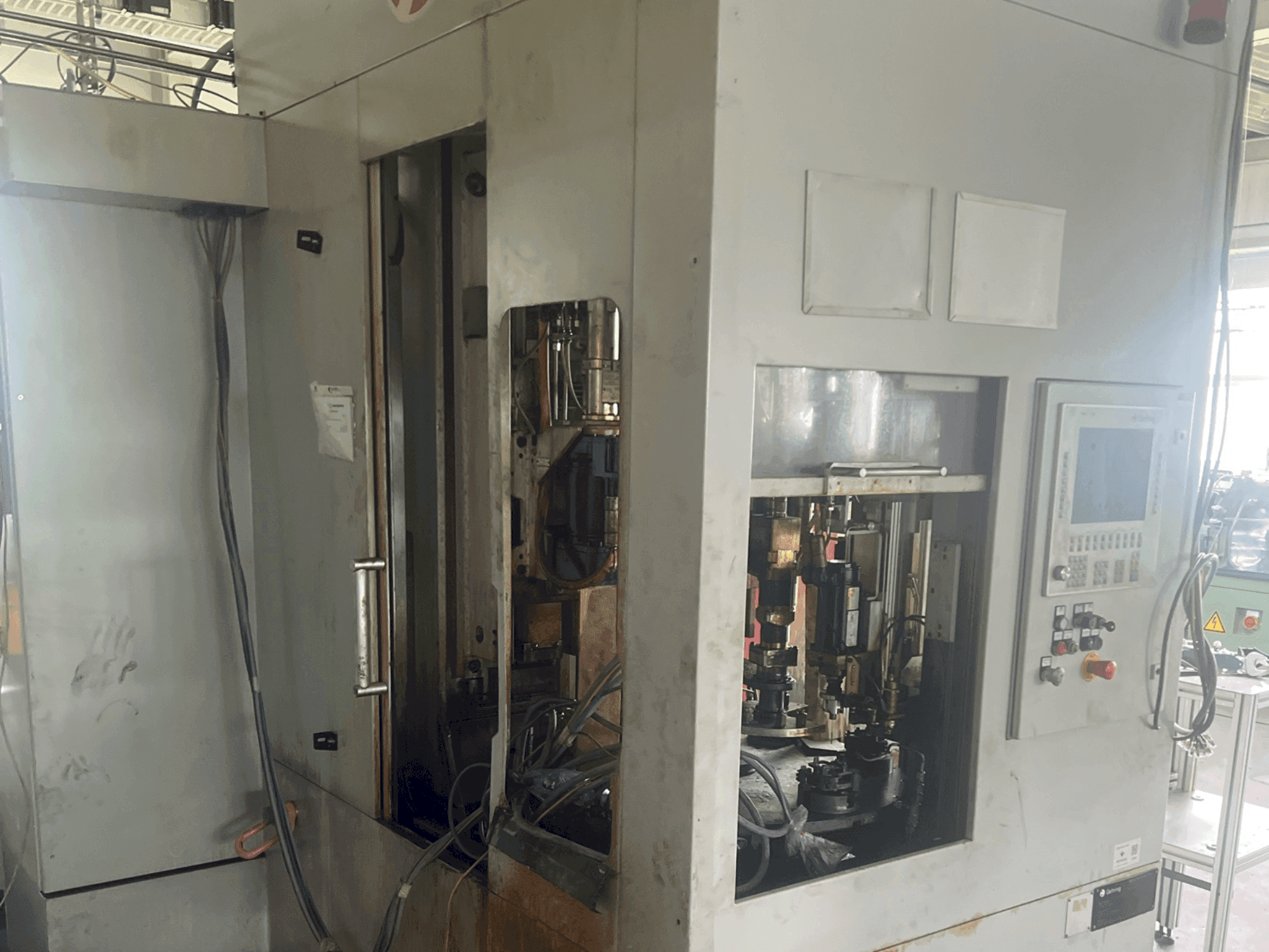 Mašīnas GEHRING L2-630 (2013) skats no labās puses