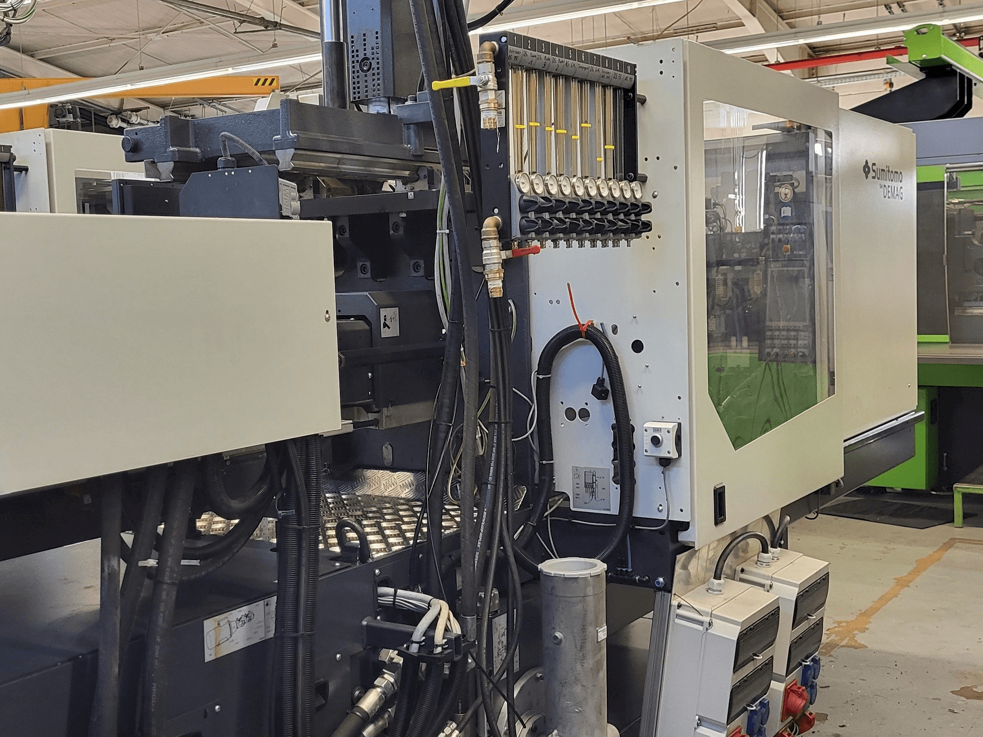 Mašīnas Sumitomo SHI DEMAG Systec Multi 120/470-200h/80V kreisās malas skats