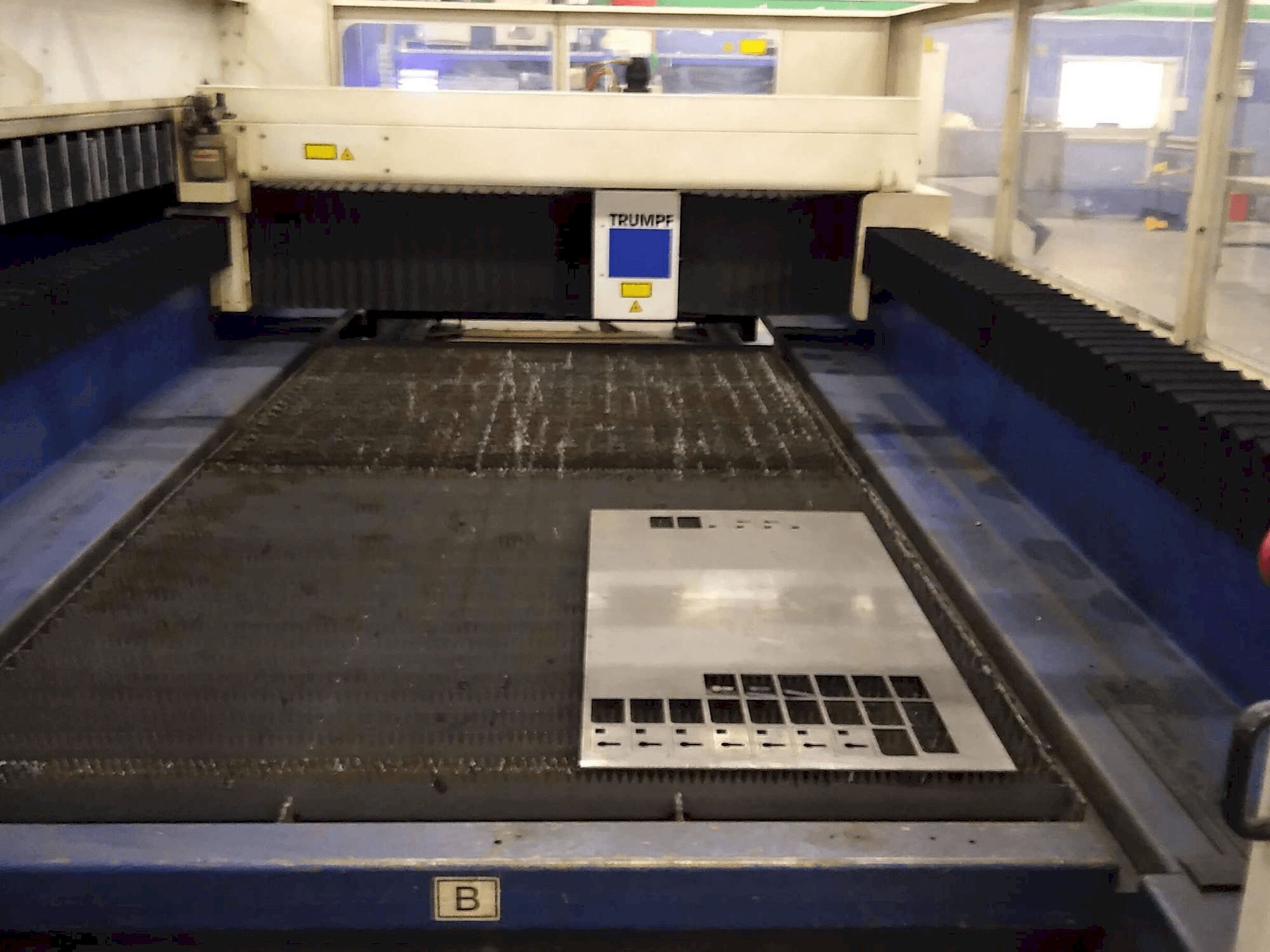 Mašīnas Trumpf L3030 pretskats