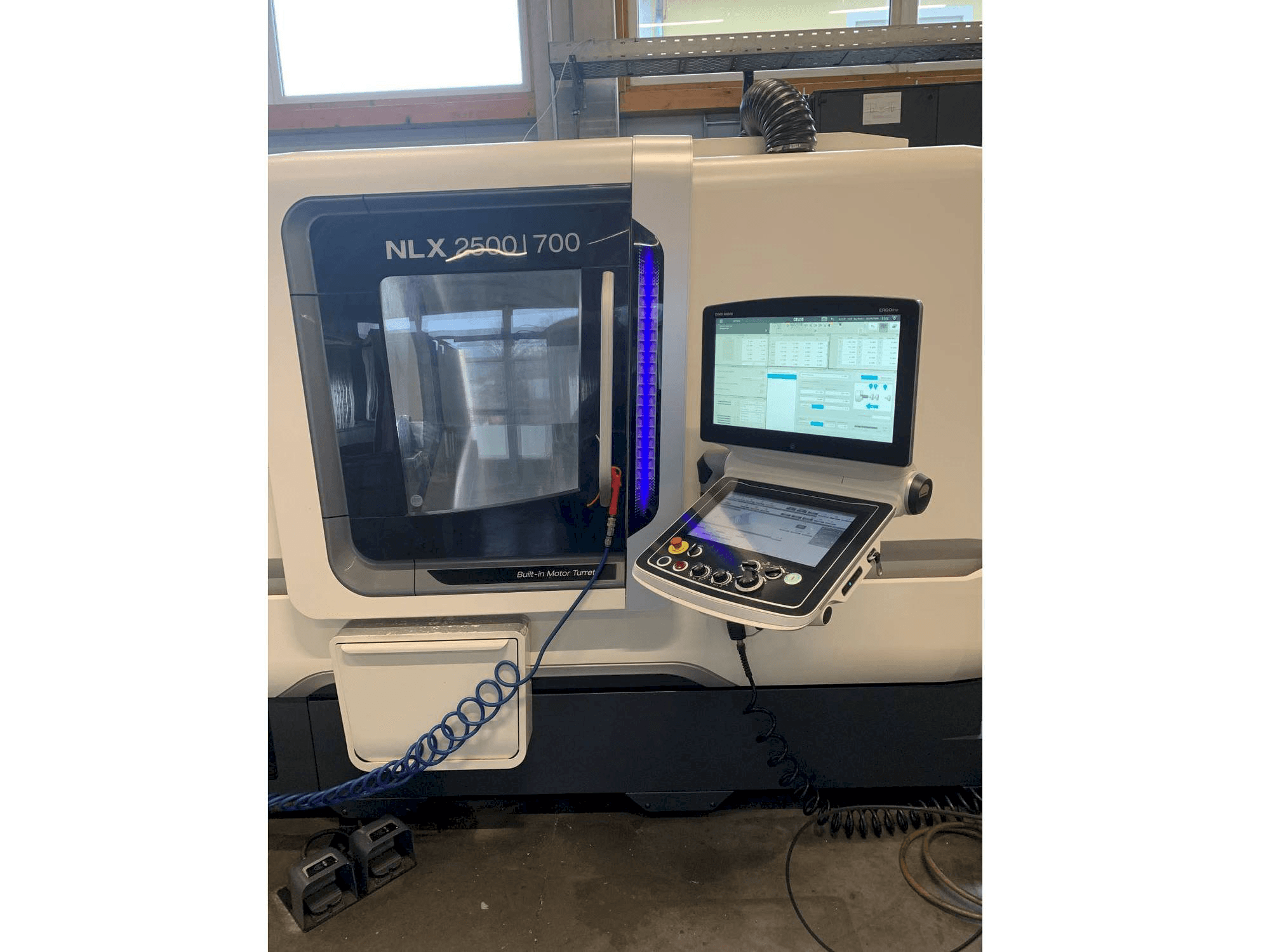 Mašīnas DMG MORI NLX 2500/700 pretskats