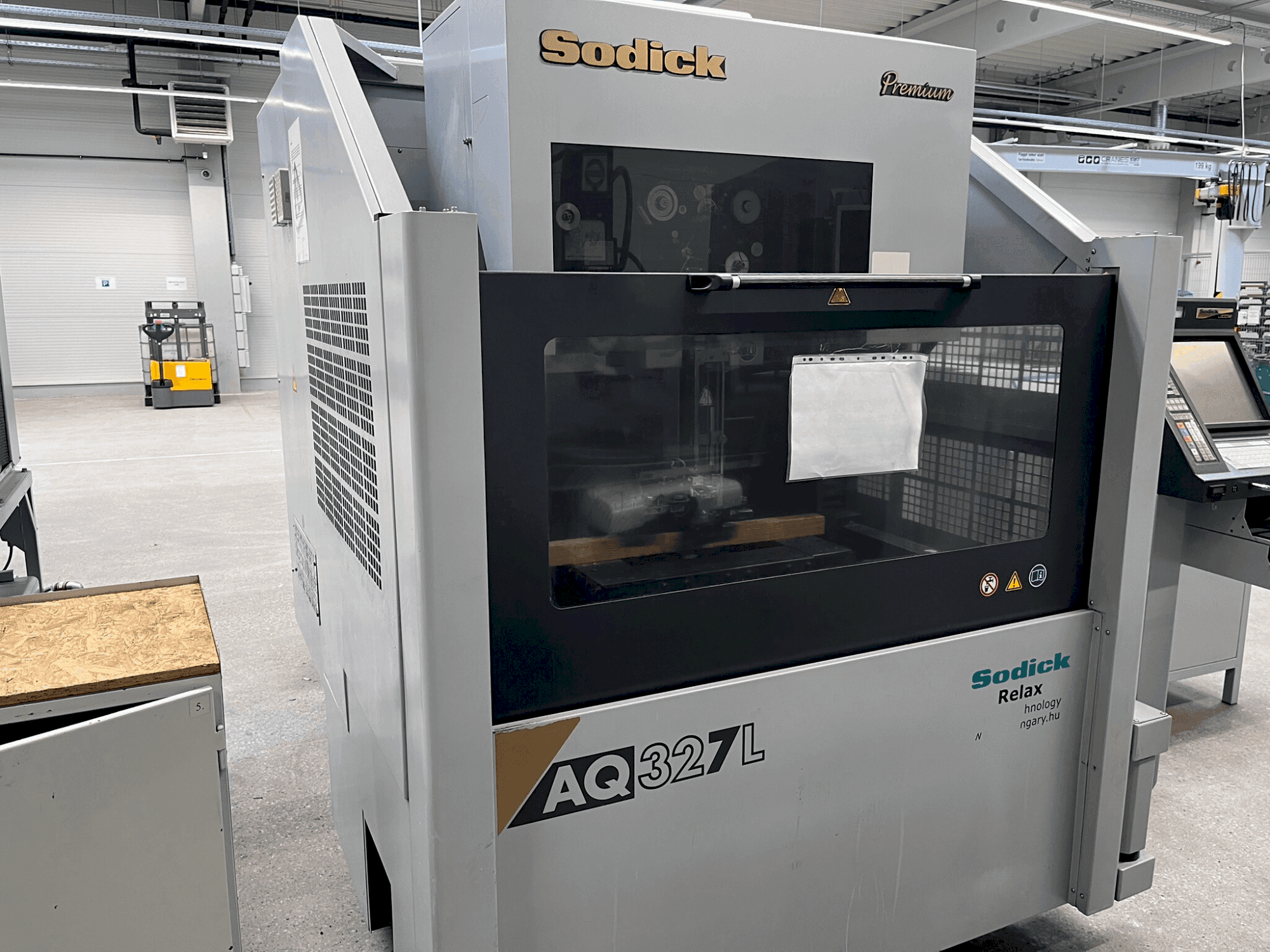 Mašīnas Sodick AQ327L pretskats