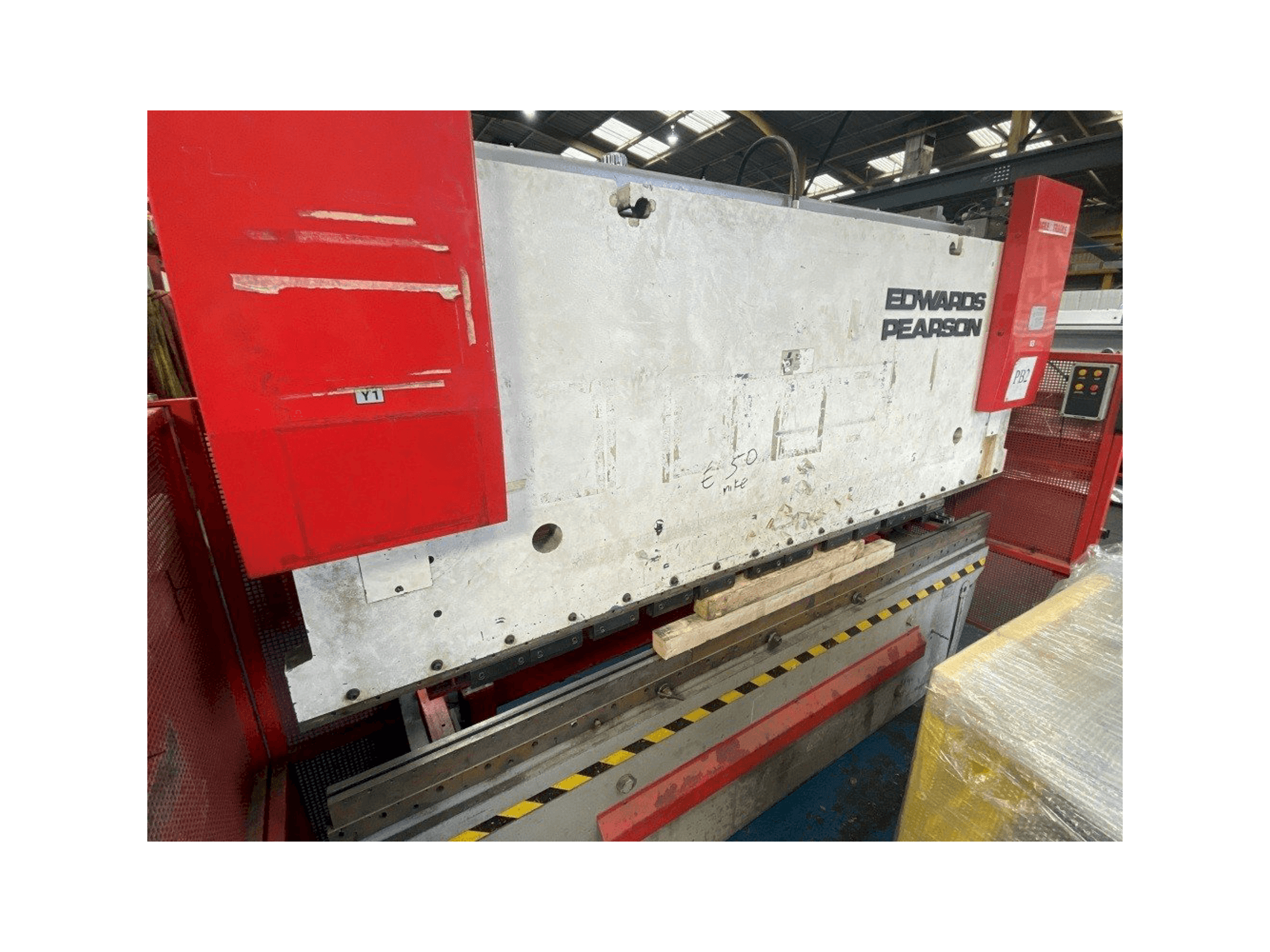 Mašīnas EDWARDS PEARSON PR6 100/3100 pretskats