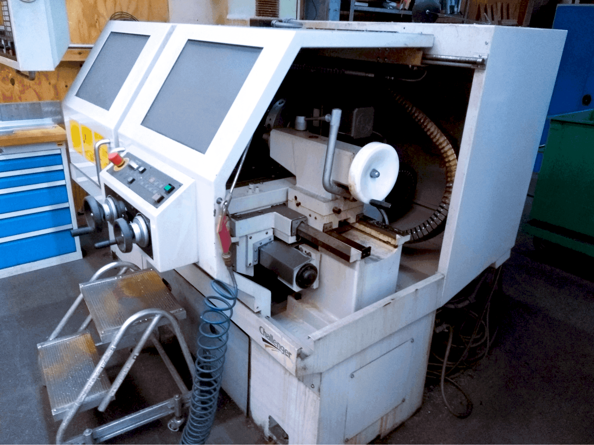 Mašīnas Challenger MICROTURN BNC 446 pretskats