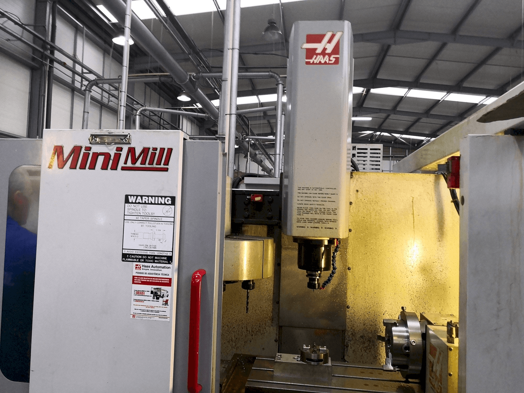 Mašīnas HAAS Mini Mill CE pretskats