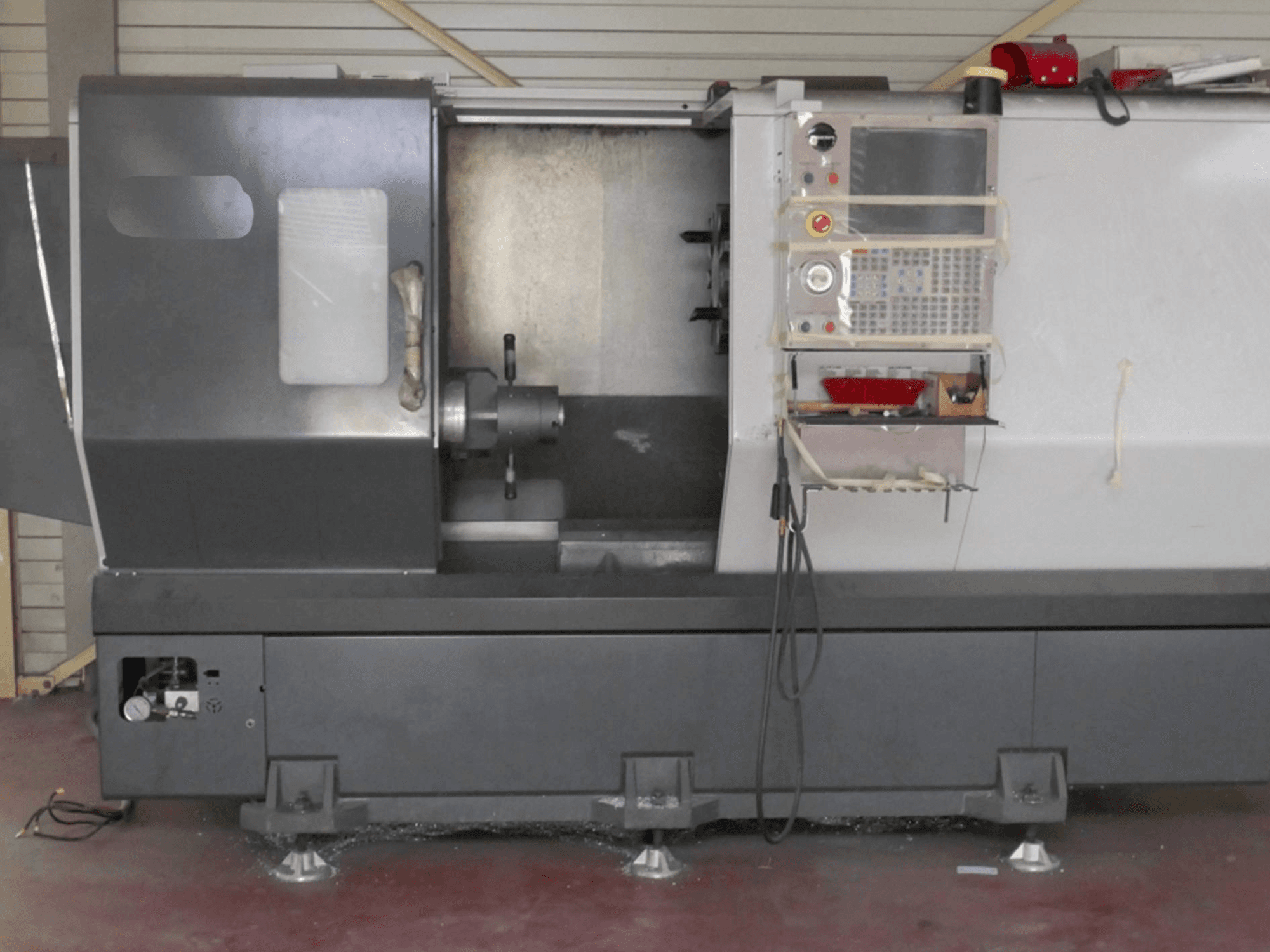 Mašīnas HAAS ST-30 pretskats