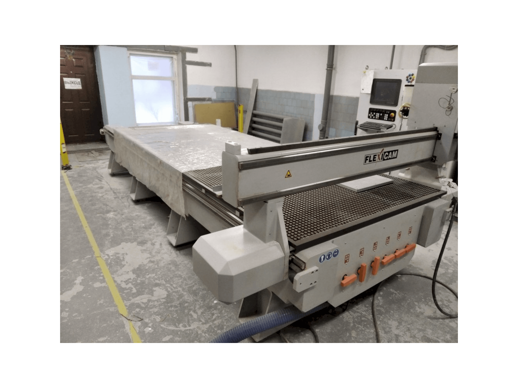 Mašīnas Becker FLEXICAM 1540 pretskats