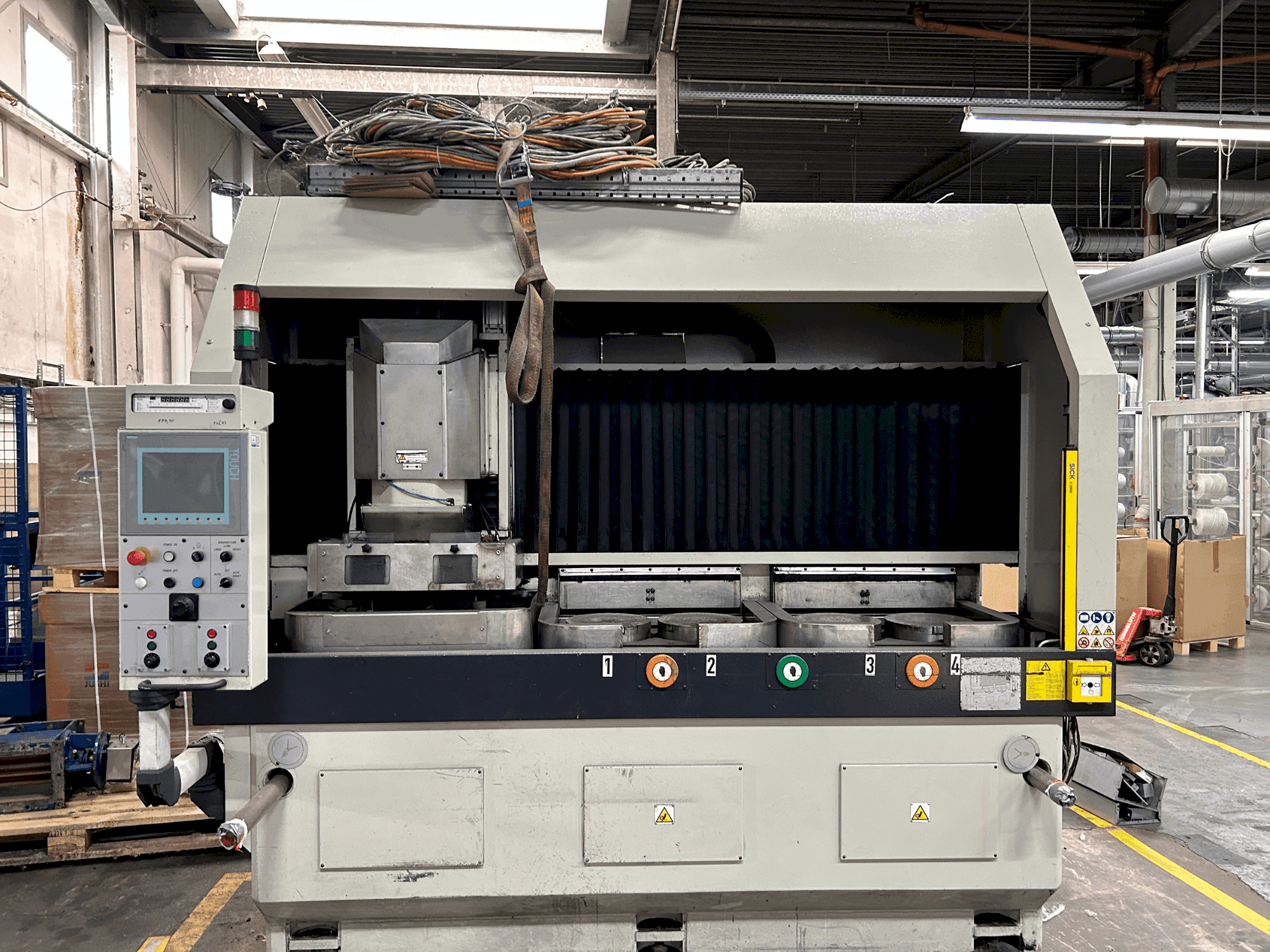 Mašīnas Lodi VHP 300 4T CN pretskats