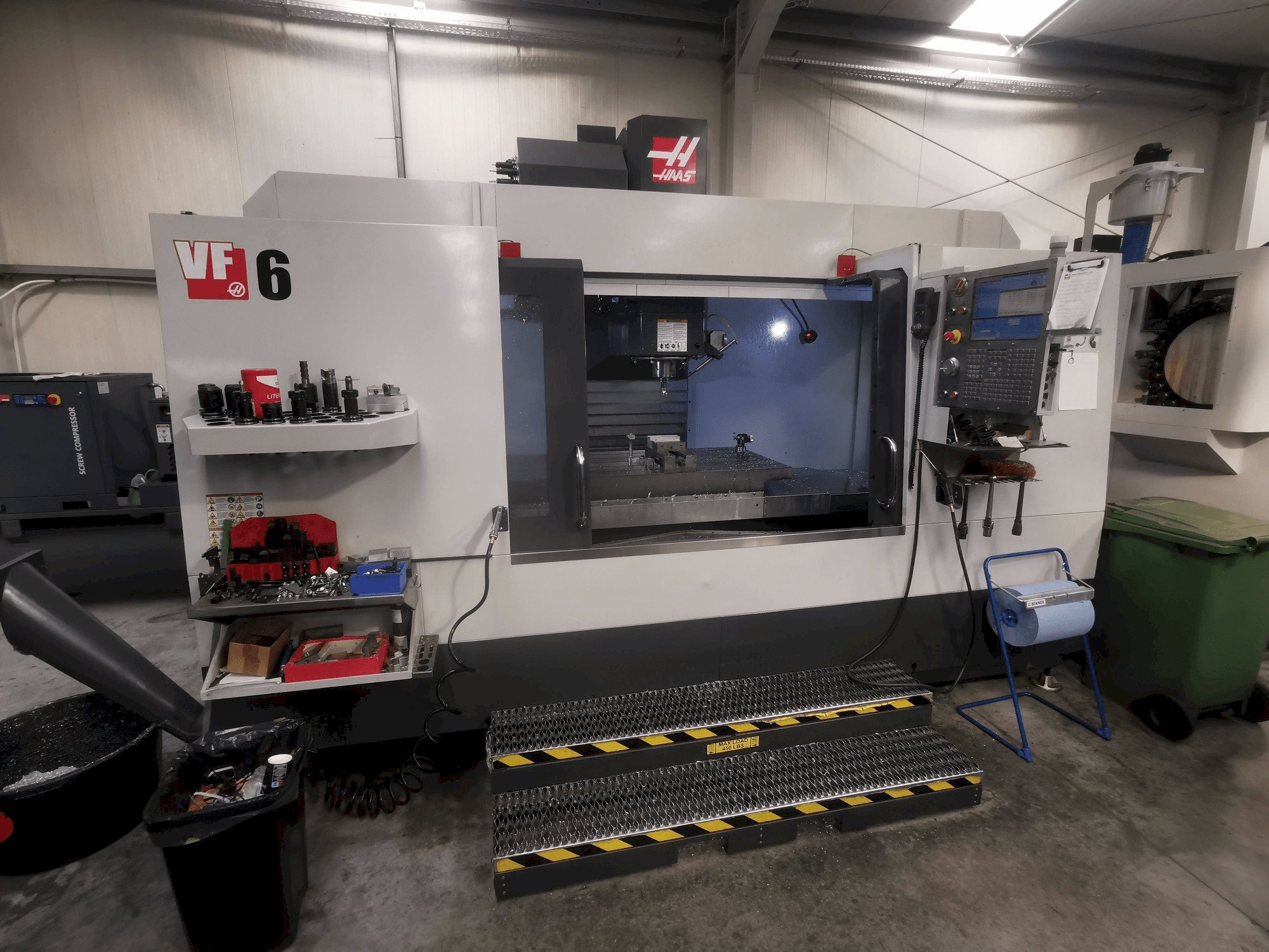 Mašīnas HAAS VF-6/40 pretskats