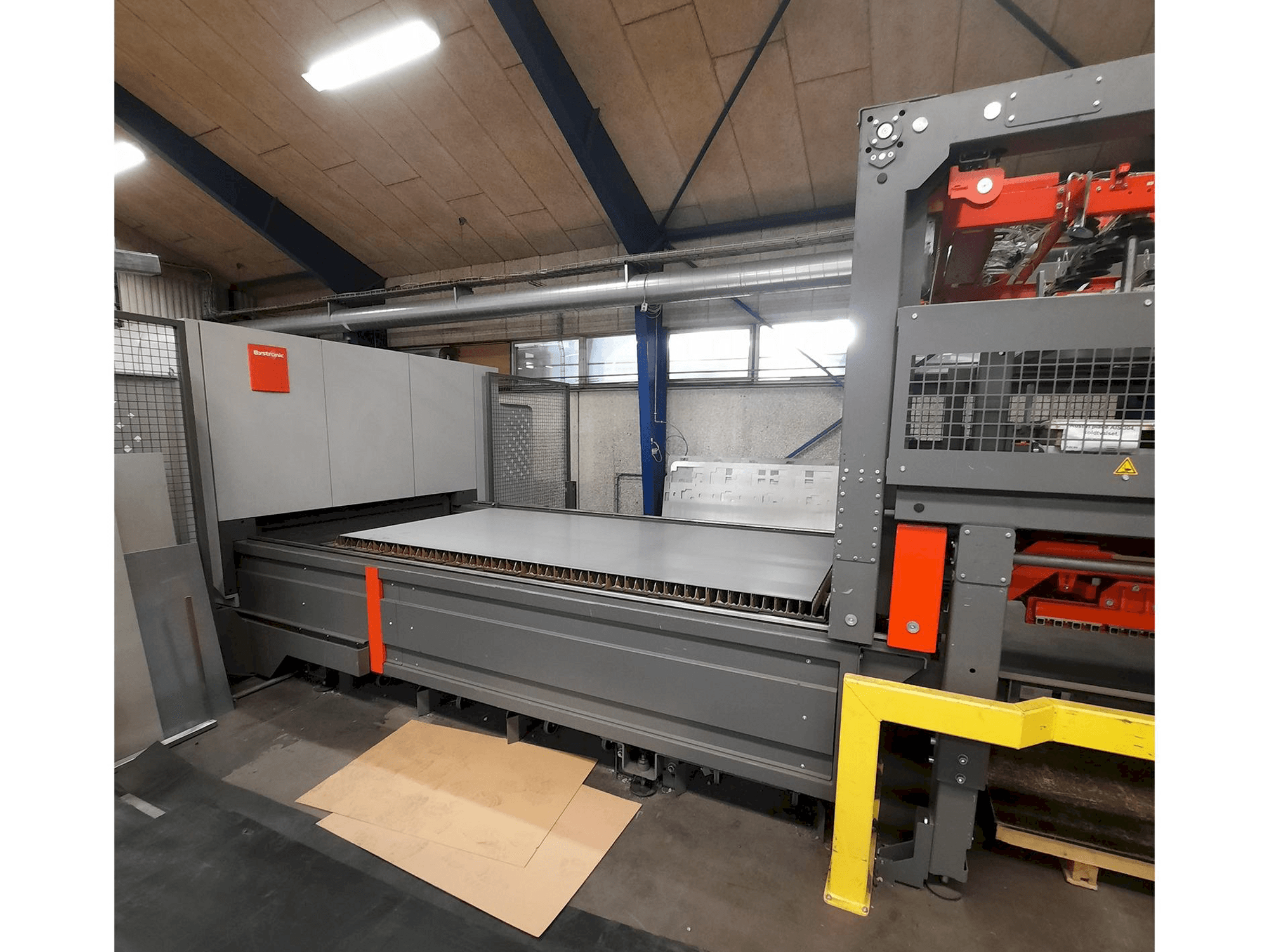 Mašīnas Bystronic Bystar Fiber 3015 6KW + ByTrans Extended pretskats