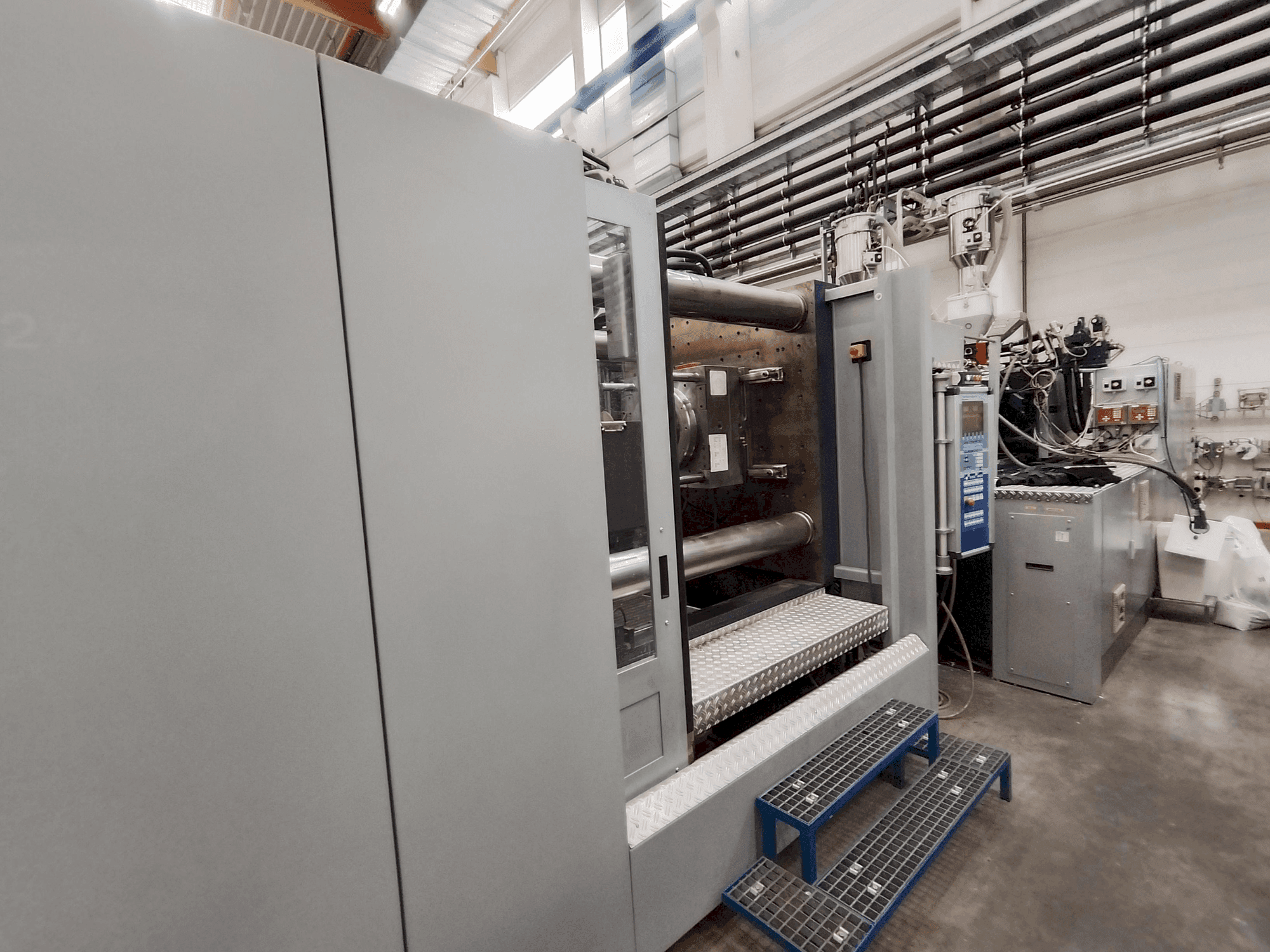 Mašīnas Battenfeld HM 8000/4500 + 4500 BMB 4 pretskats