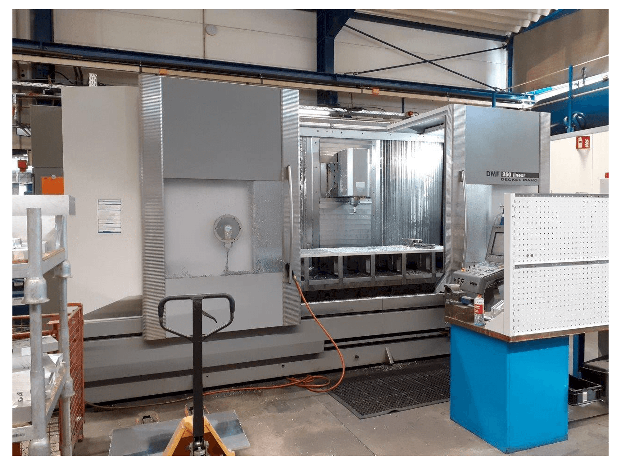 Mašīnas DMG MORI DMF 250 pretskats