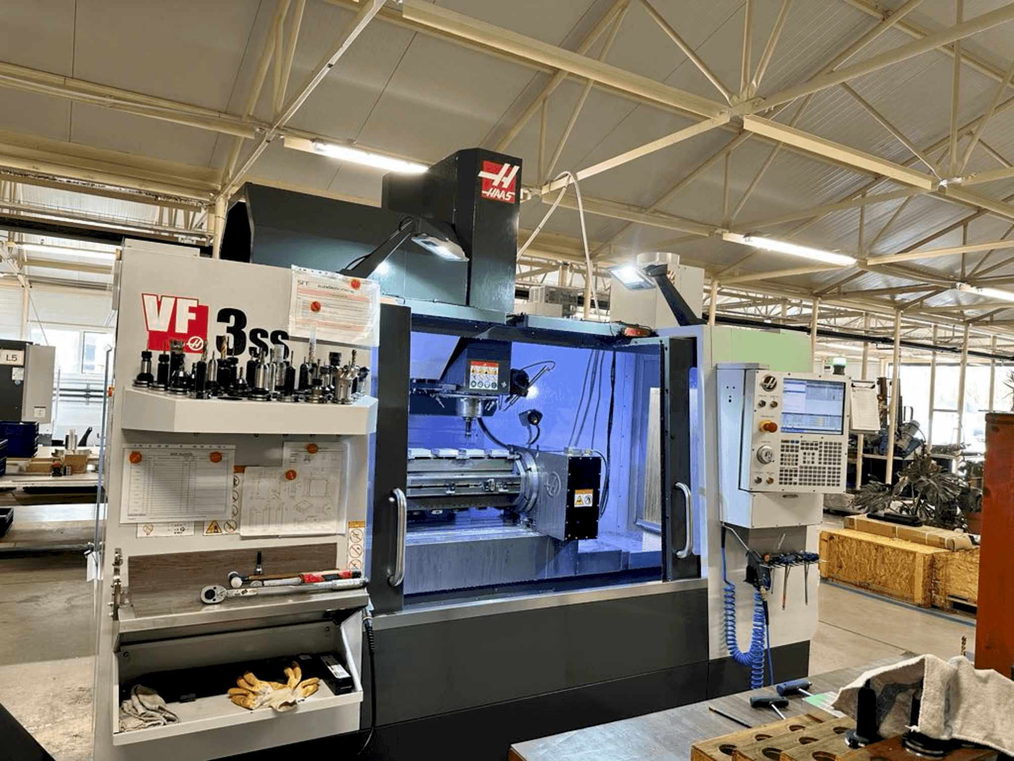 Mašīnas HAAS VF-3SS pretskats
