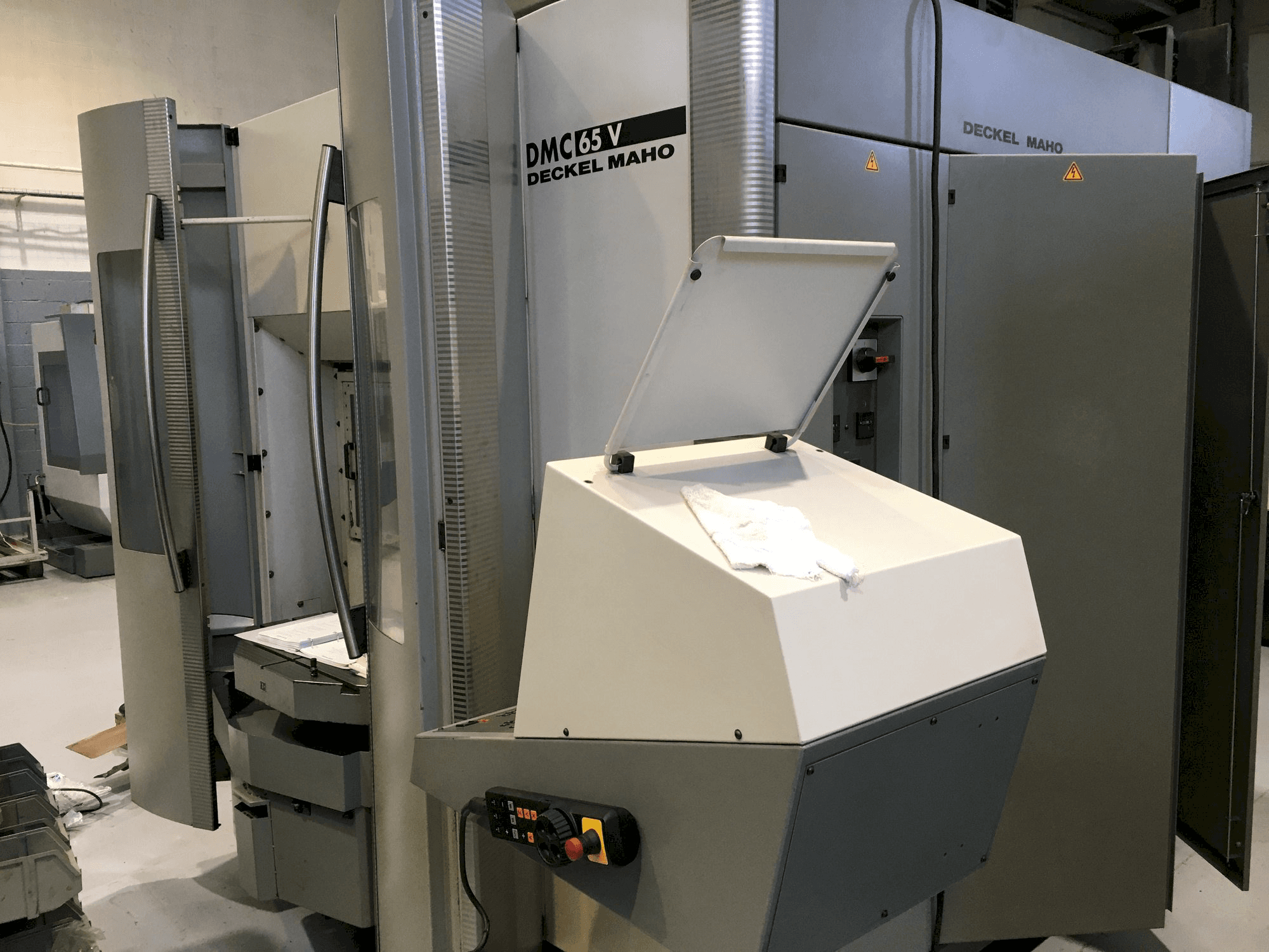 Mašīnas DECKEL MAHO DMC 65V pretskats