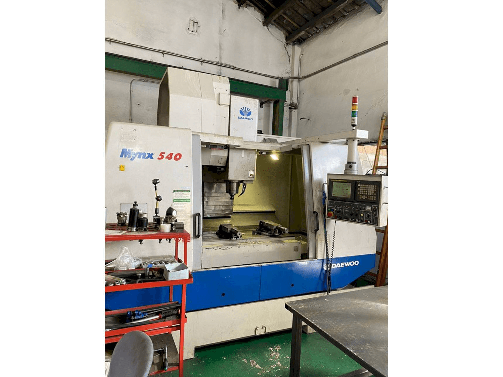 Mašīnas DAEWOO Mynx 540 pretskats