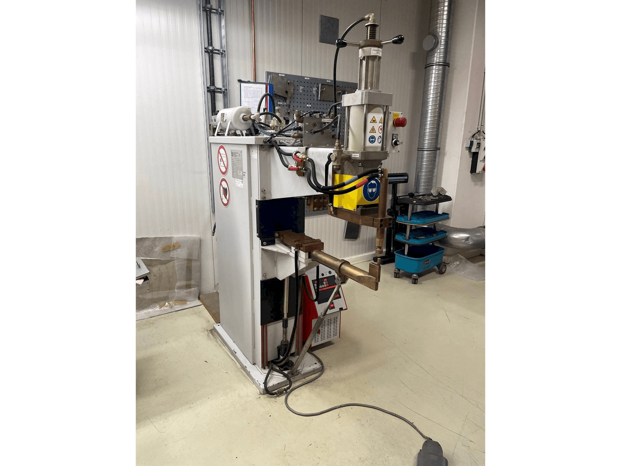 Mašīnas ESD 8212 S pretskats