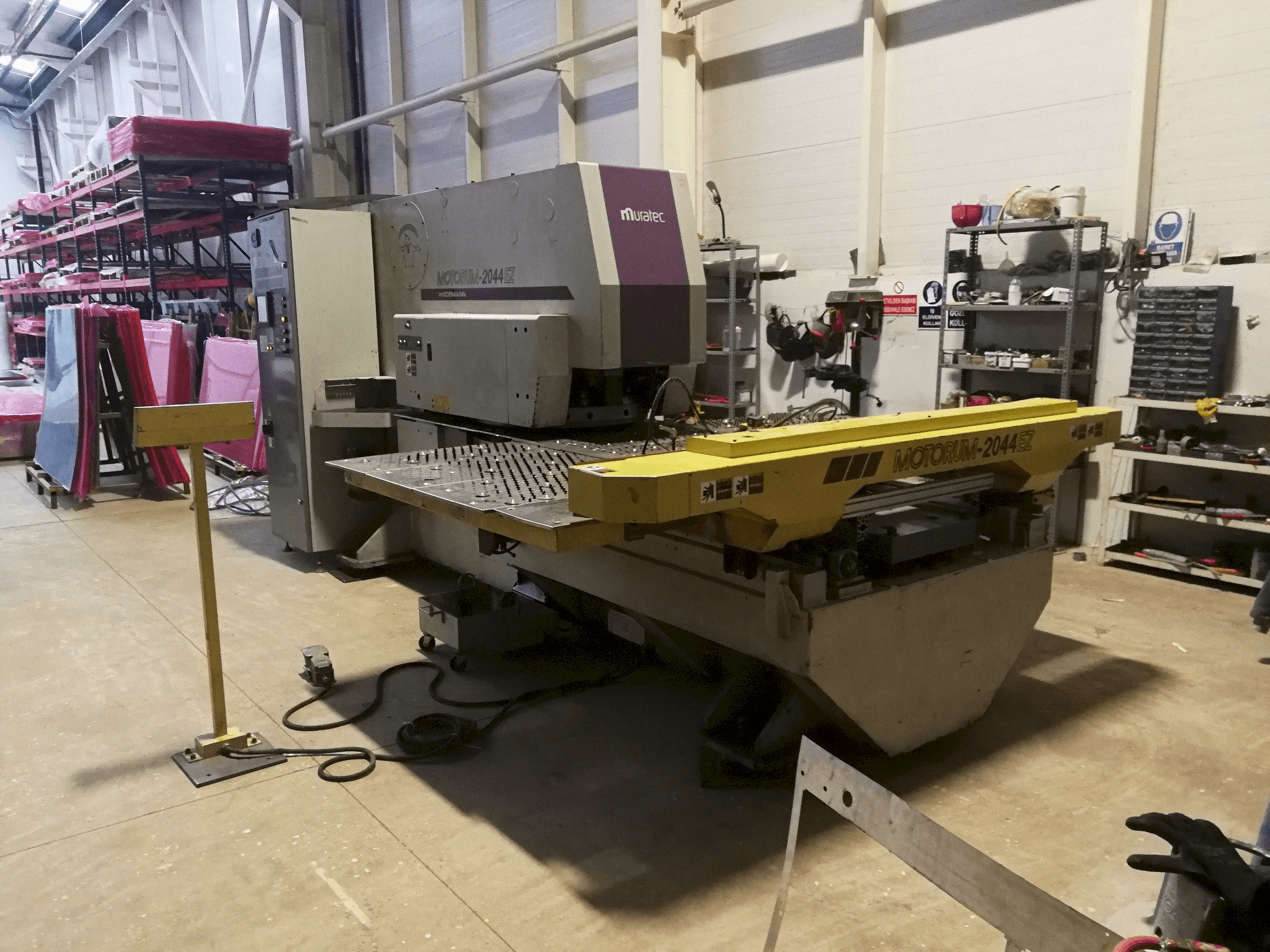 Mašīnas Muratec Motorum 2044 EZ kreisās malas skats