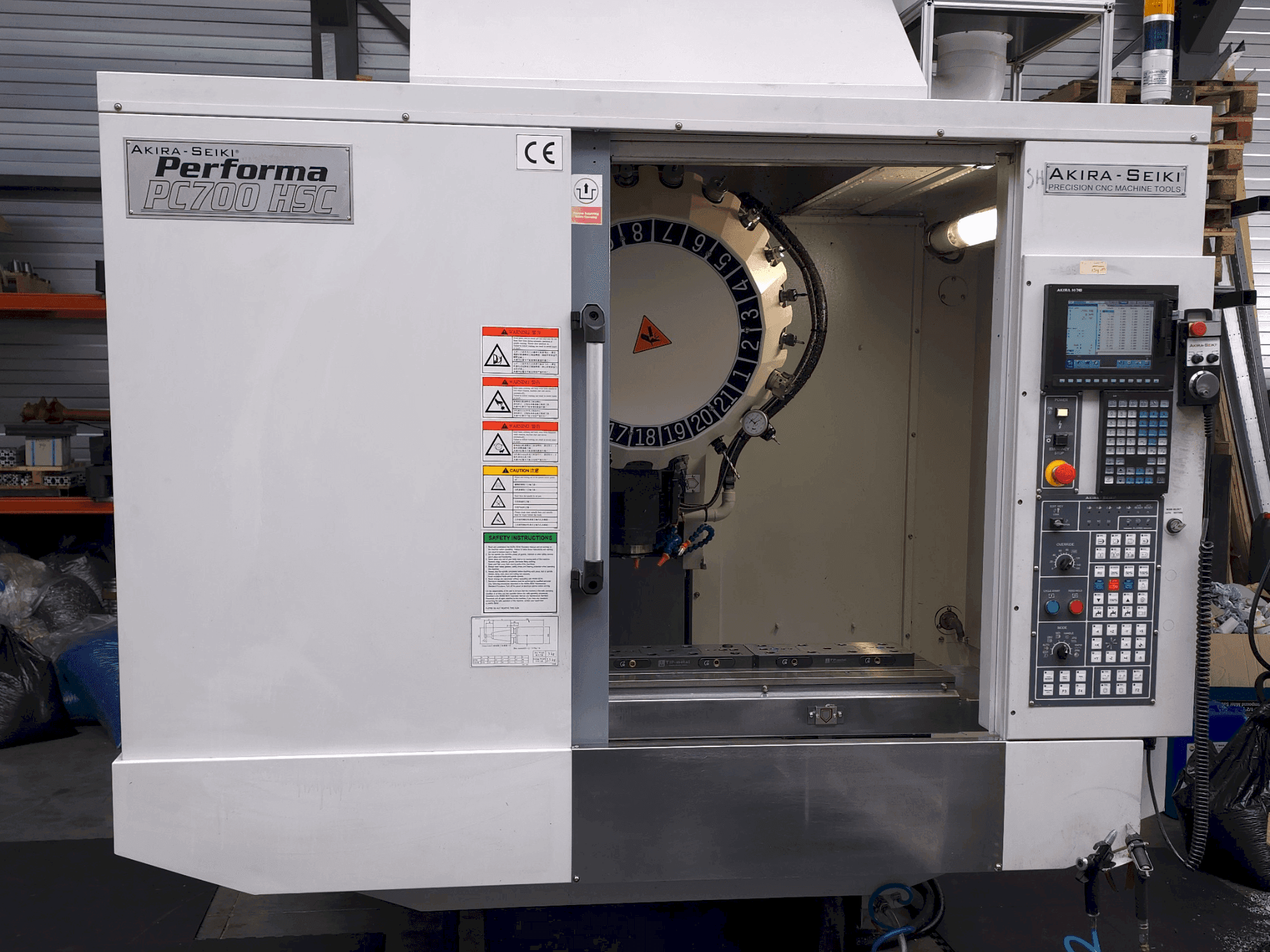 Mašīnas Akira Seiki PC700HSC pretskats