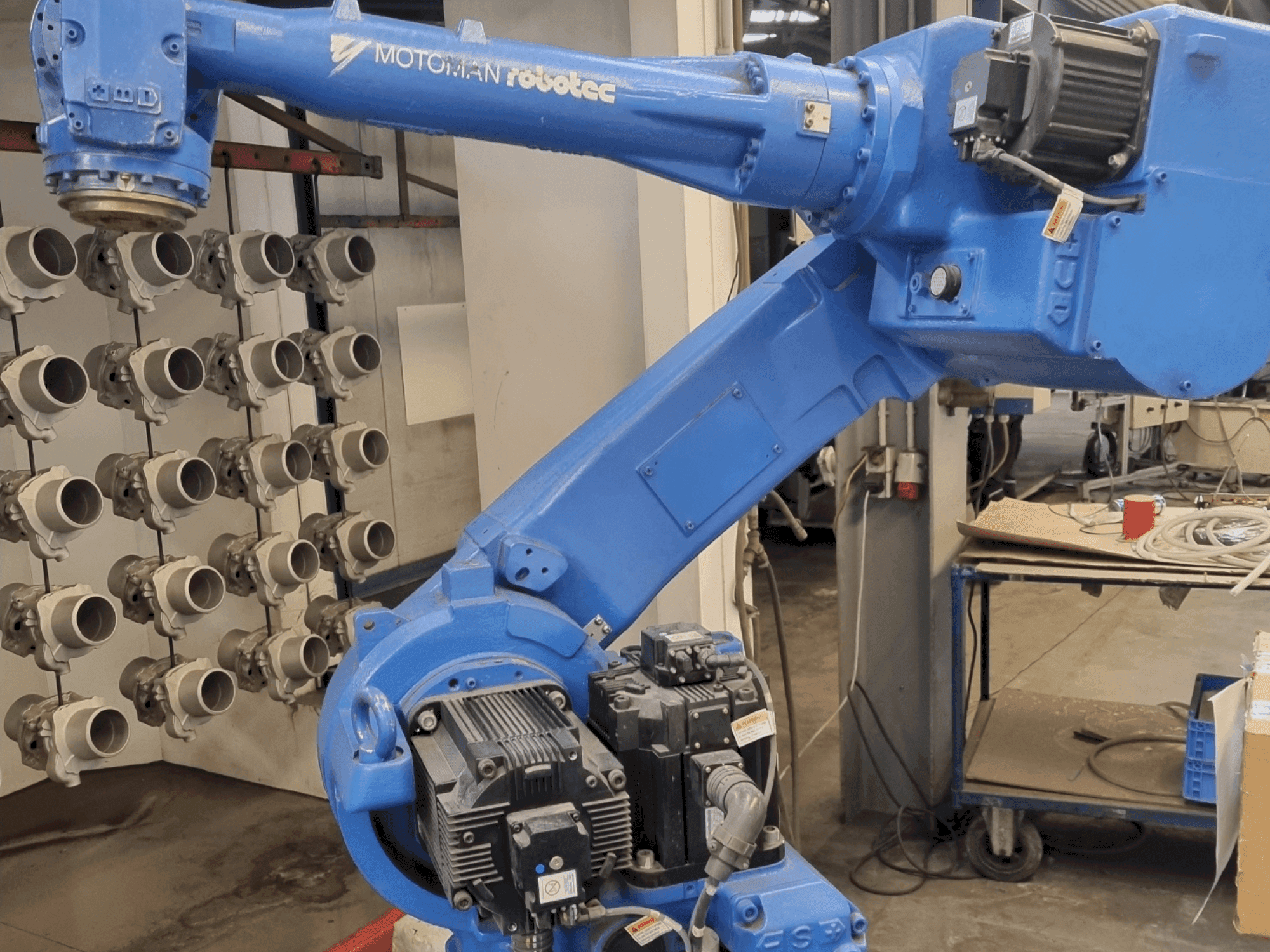 Mašīnas MOTOMAN UP50N pretskats