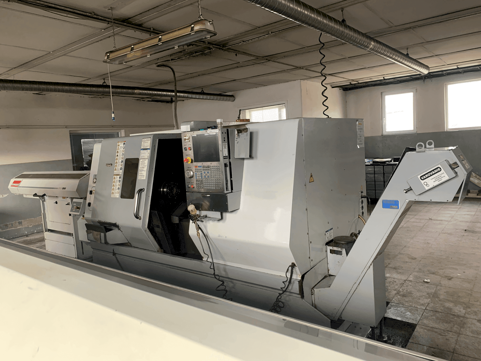 Mašīnas HAAS SL-30TBHE pretskats