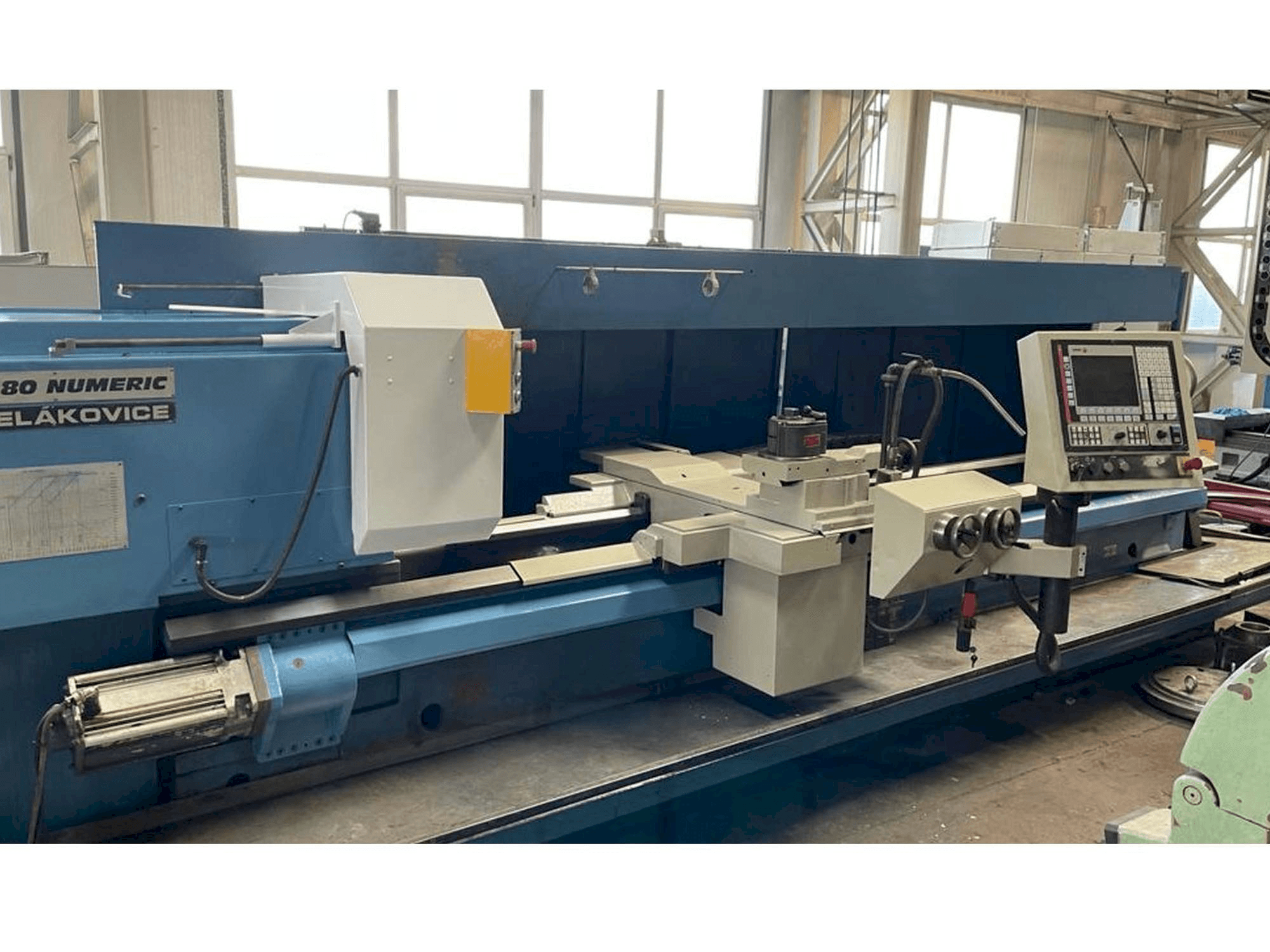 Mašīnas TOS SUA 80 / 3500 pretskats