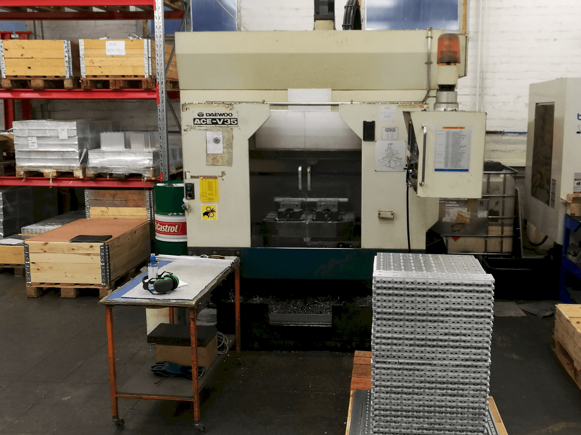 Mašīnas DAEWOO ACE V-35 pretskats