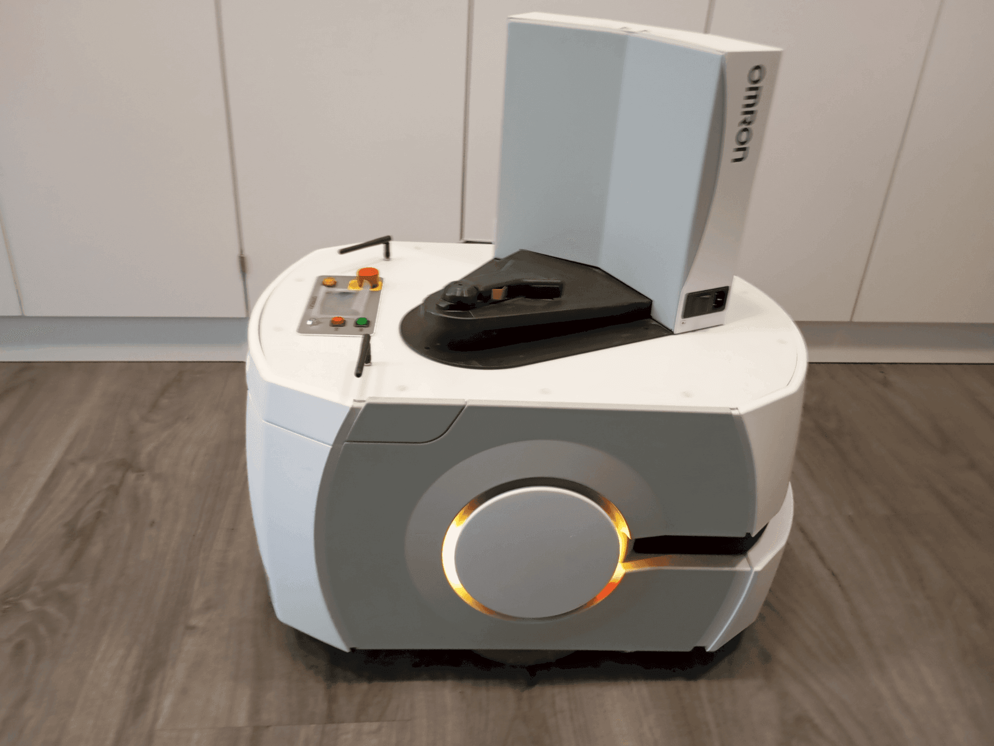 Mašīnas OMRON LD90 pretskats