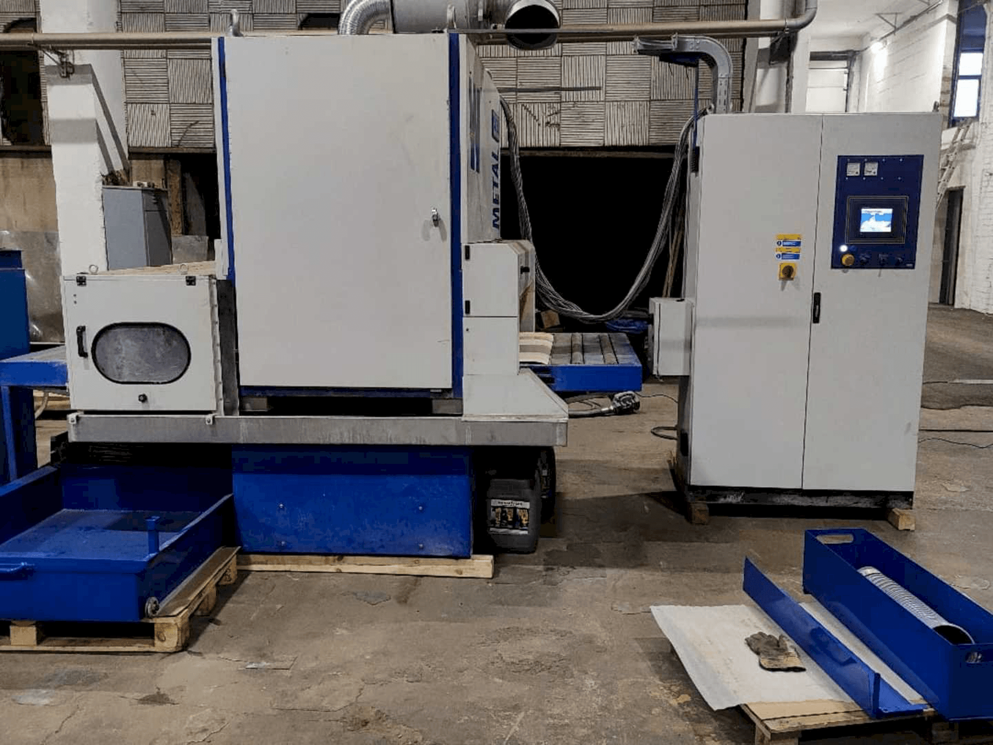 Mašīnas Costa WD CV 1300 kreisās malas skats