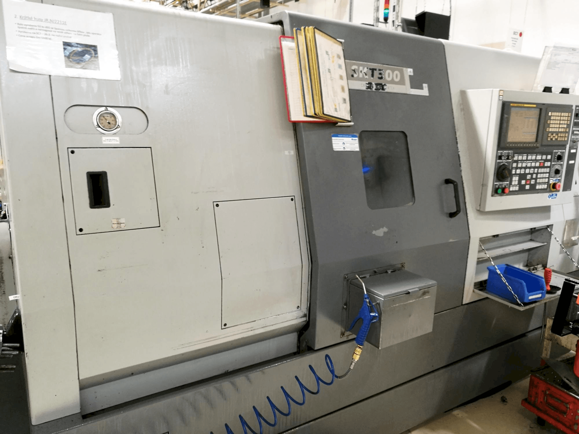 Mašīnas Hyundai Kia SKT 300 pretskats