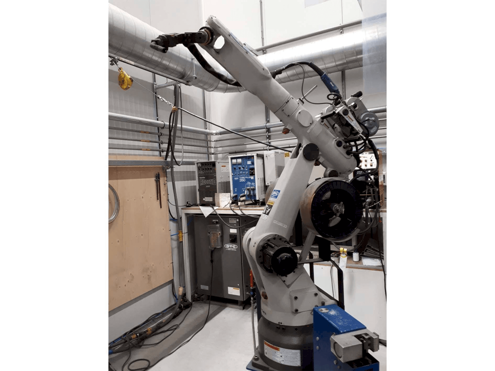 Mašīnas OTC Daihen Welding Robot pretskats