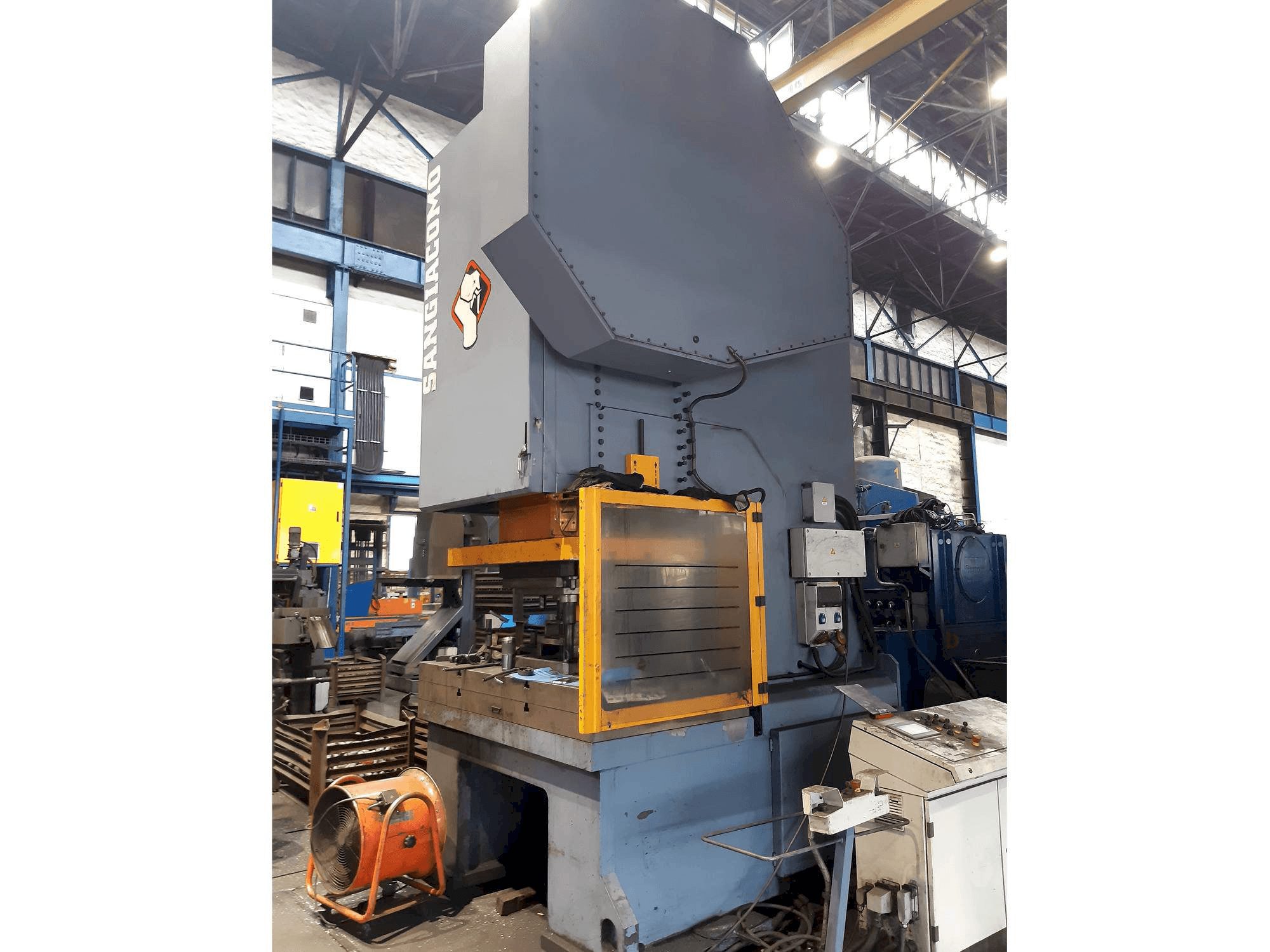 Mašīnas Sangiacomo T.450 RCE pretskats