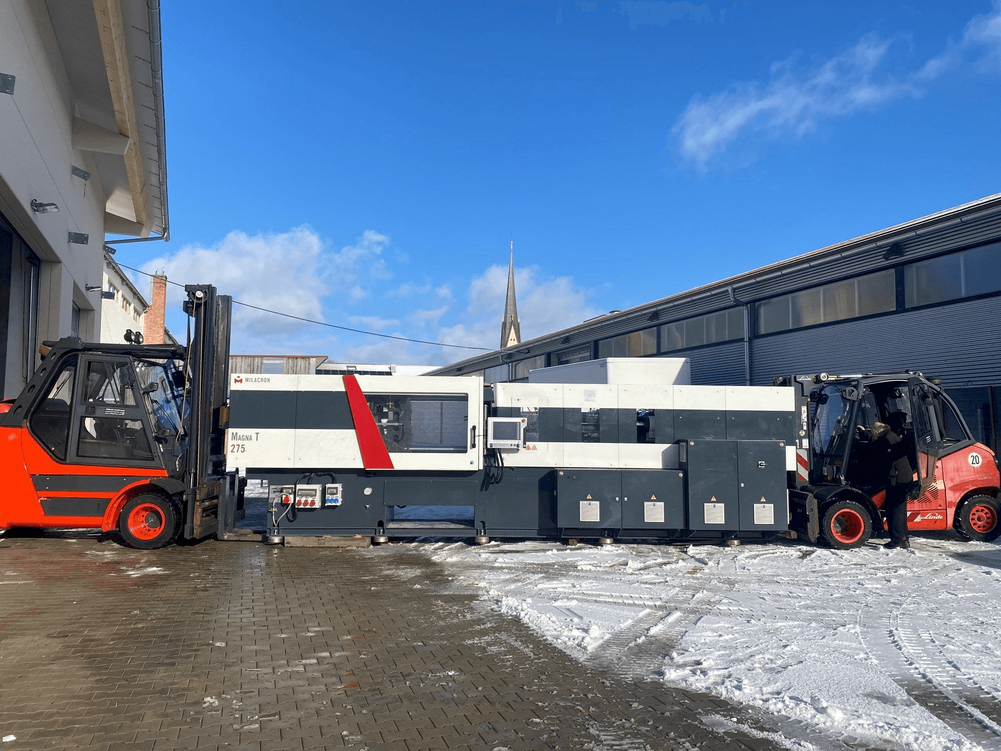 Mašīnas Milacron Magna T (MTs) - 275 pretskats