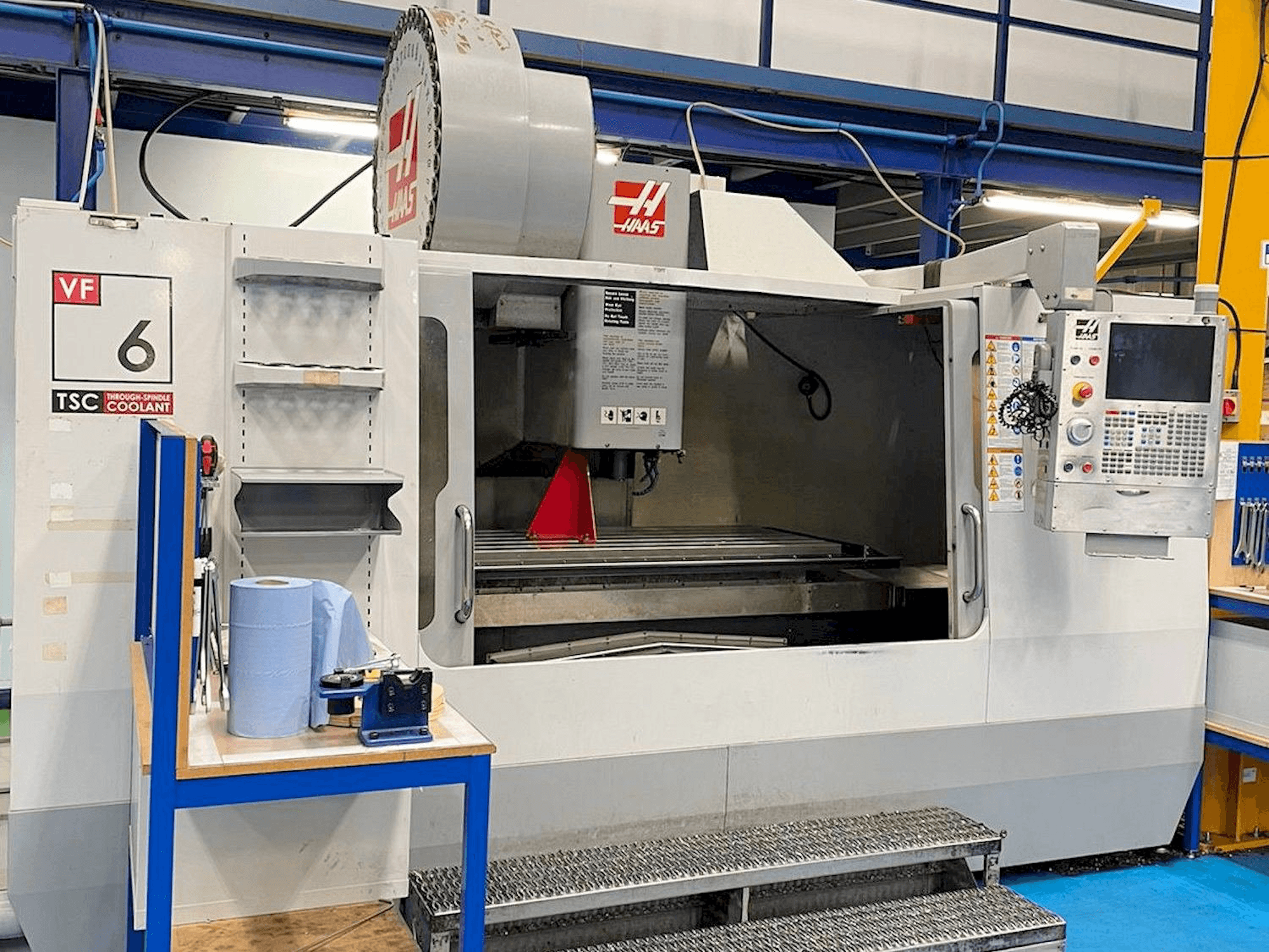 Mašīnas HAAS VF-6 pretskats