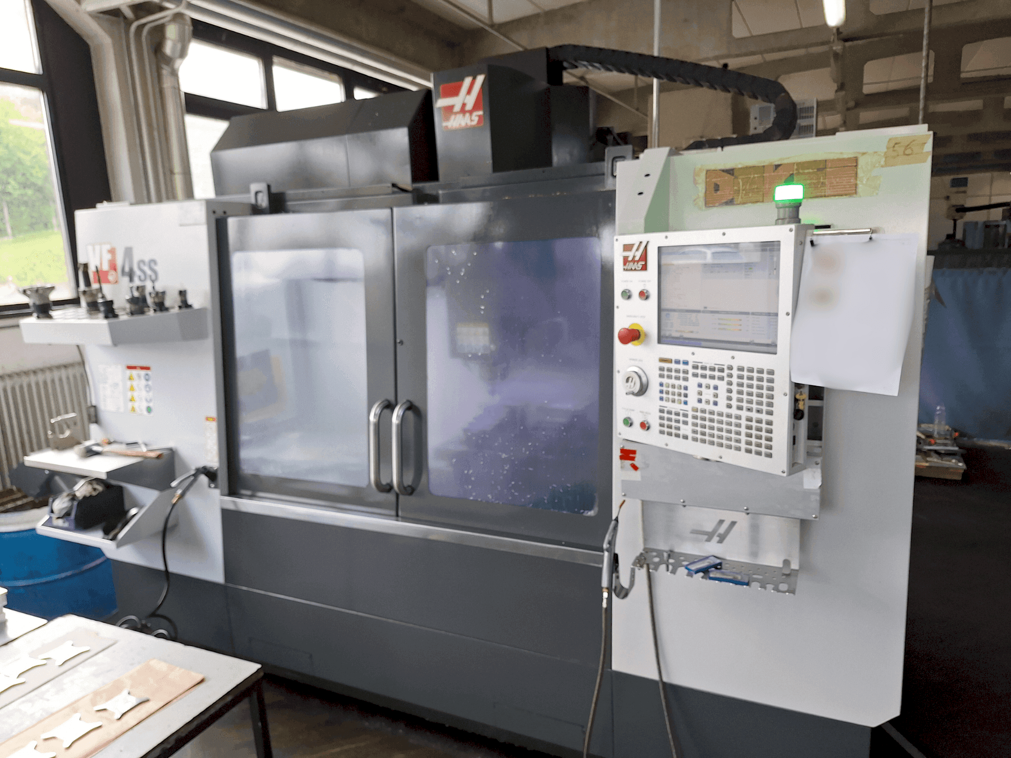 Mašīnas HAAS VF-4SS pretskats