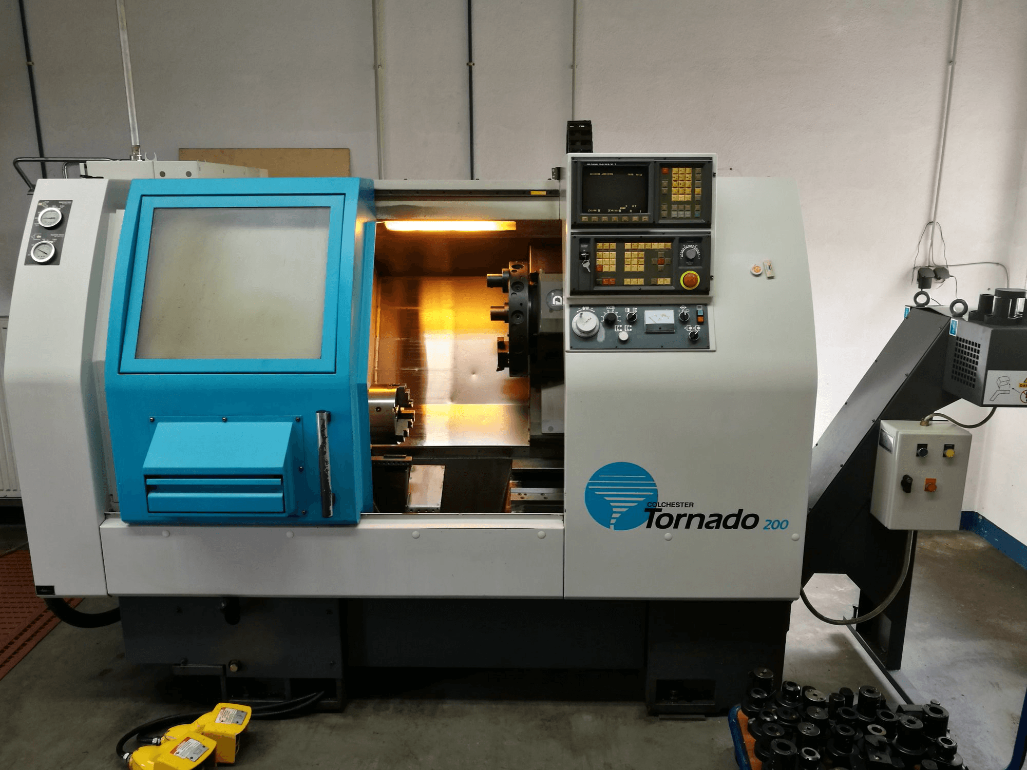 Mašīnas Colchester TORNADO 200 pretskats