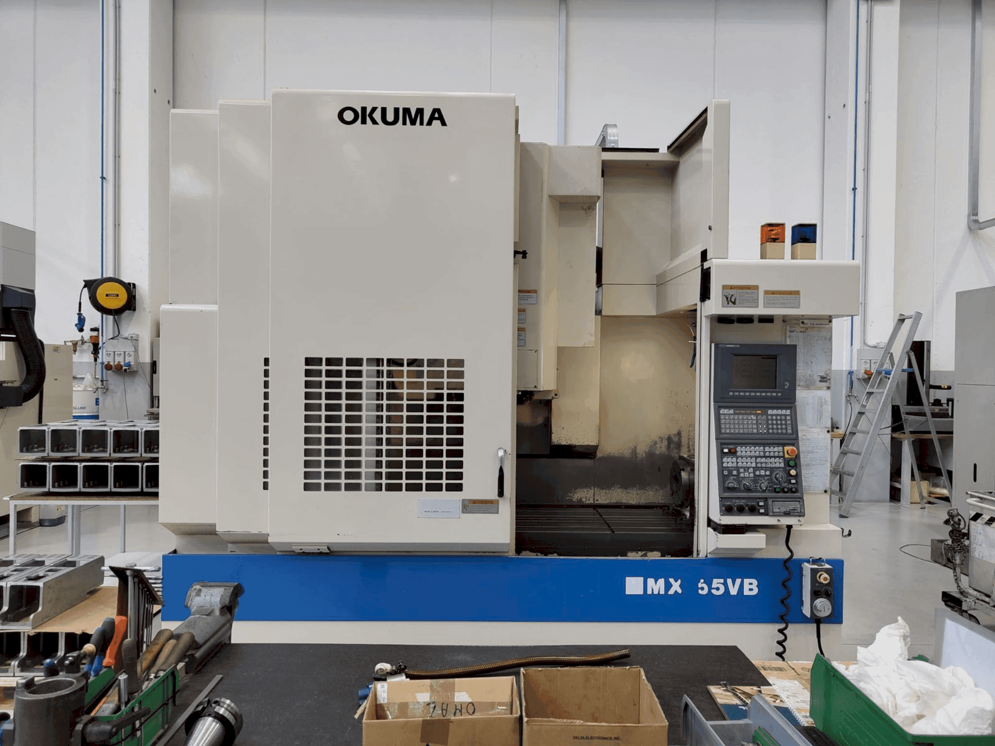 Mašīnas Okuma MX 55 VB pretskats