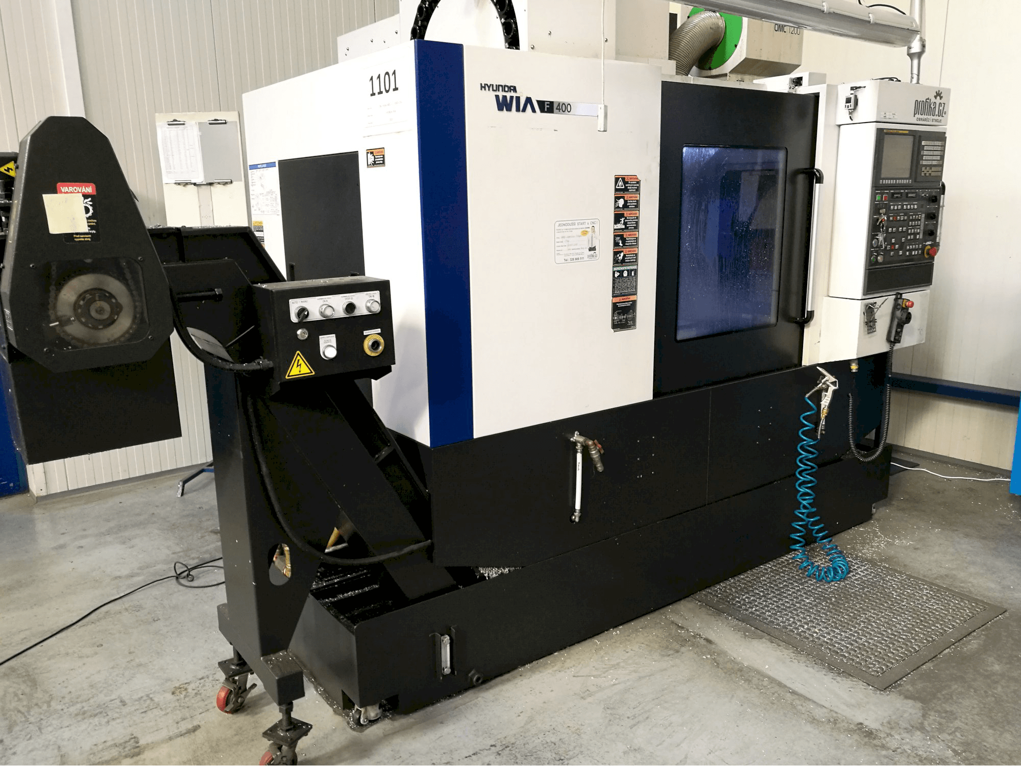 Mašīnas Hyundai Wia F400 skats no kreisās puses